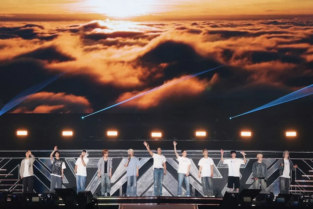 SEVENTEEN 2025 JAPAN FANMEETING 'HOLIDAY'   