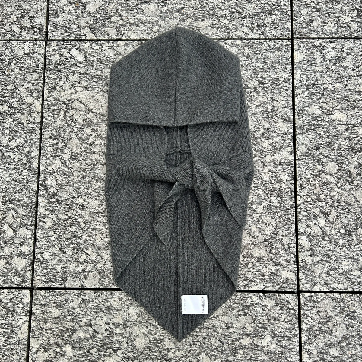 イーヨ　フード付きストール