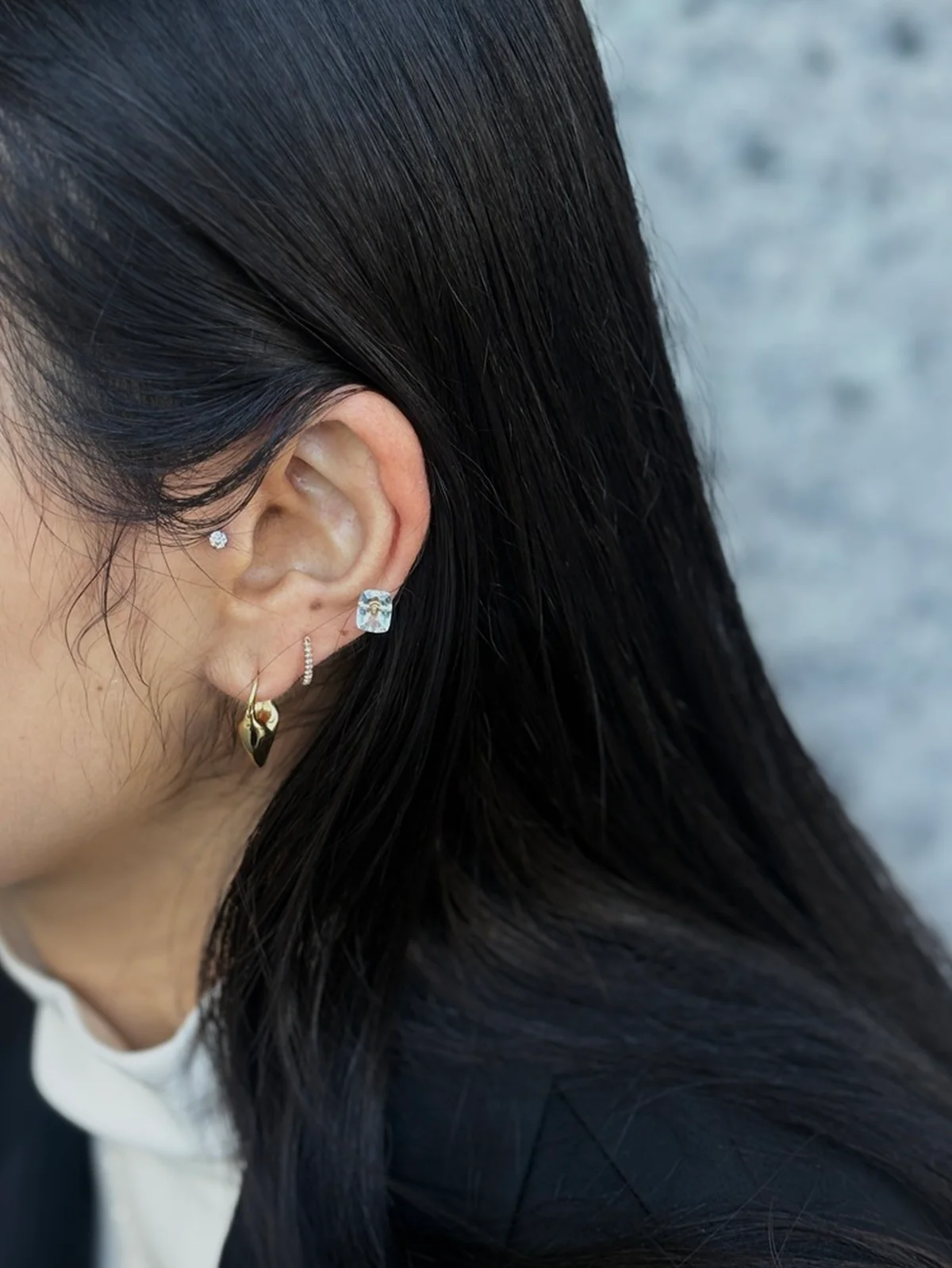 耳飾りはいつものお気に入りを選んで、自分らしさを宿して