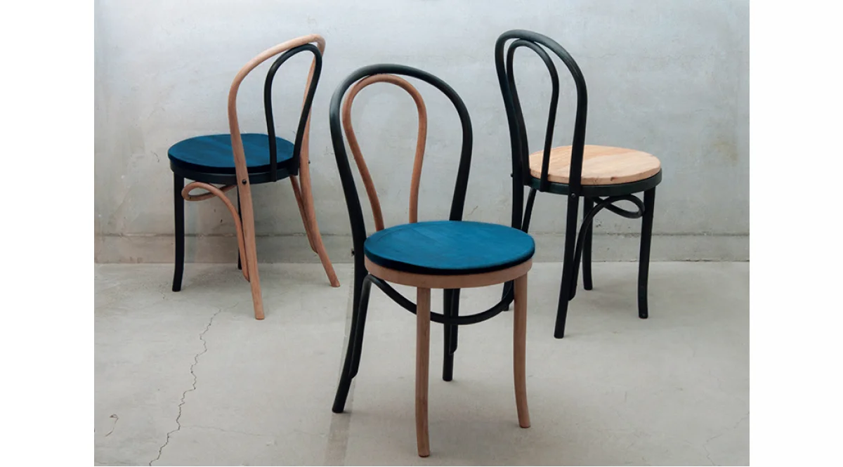 「マルニ木工」の曲木椅子