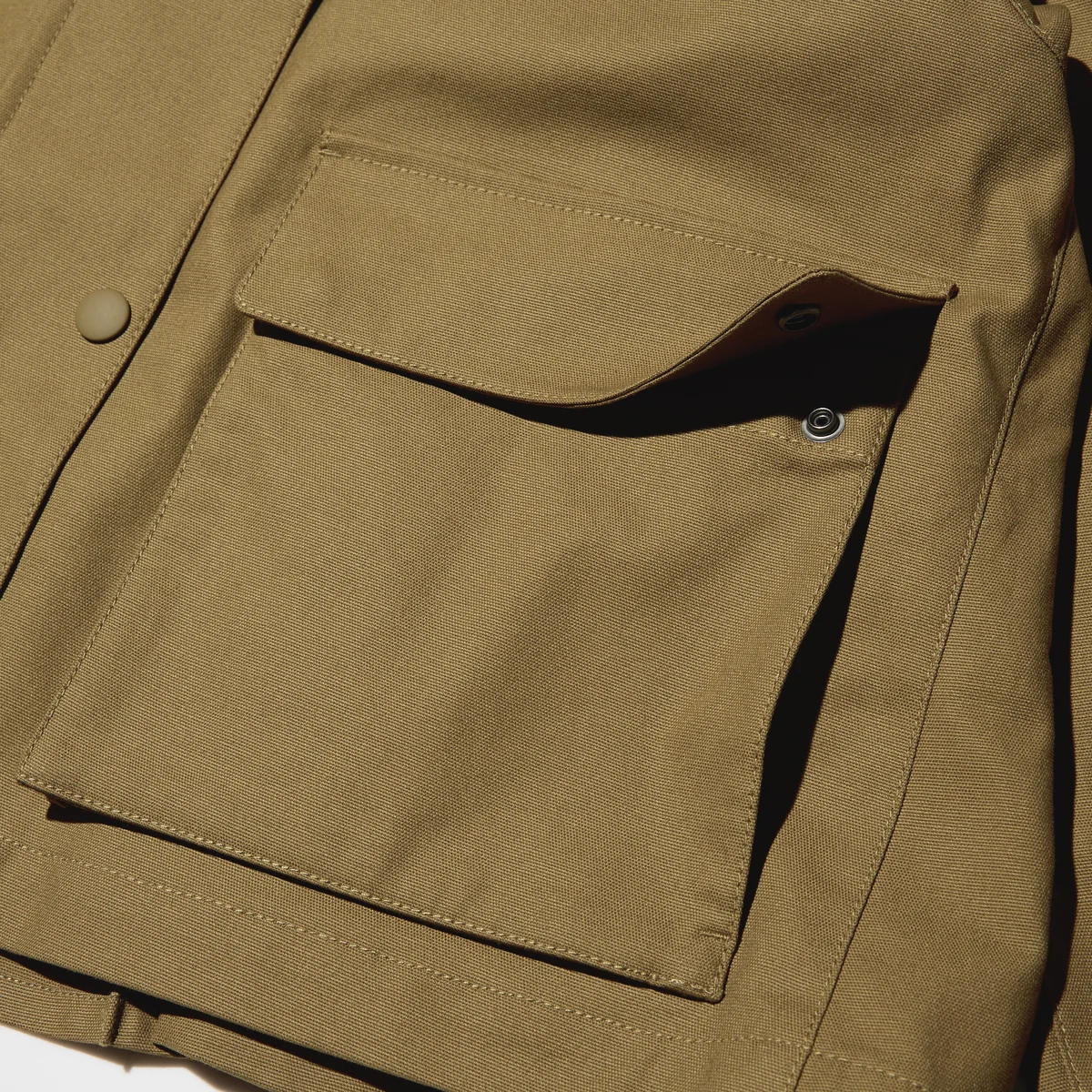 ユニクロのユーティリティショートジャケットのディテール