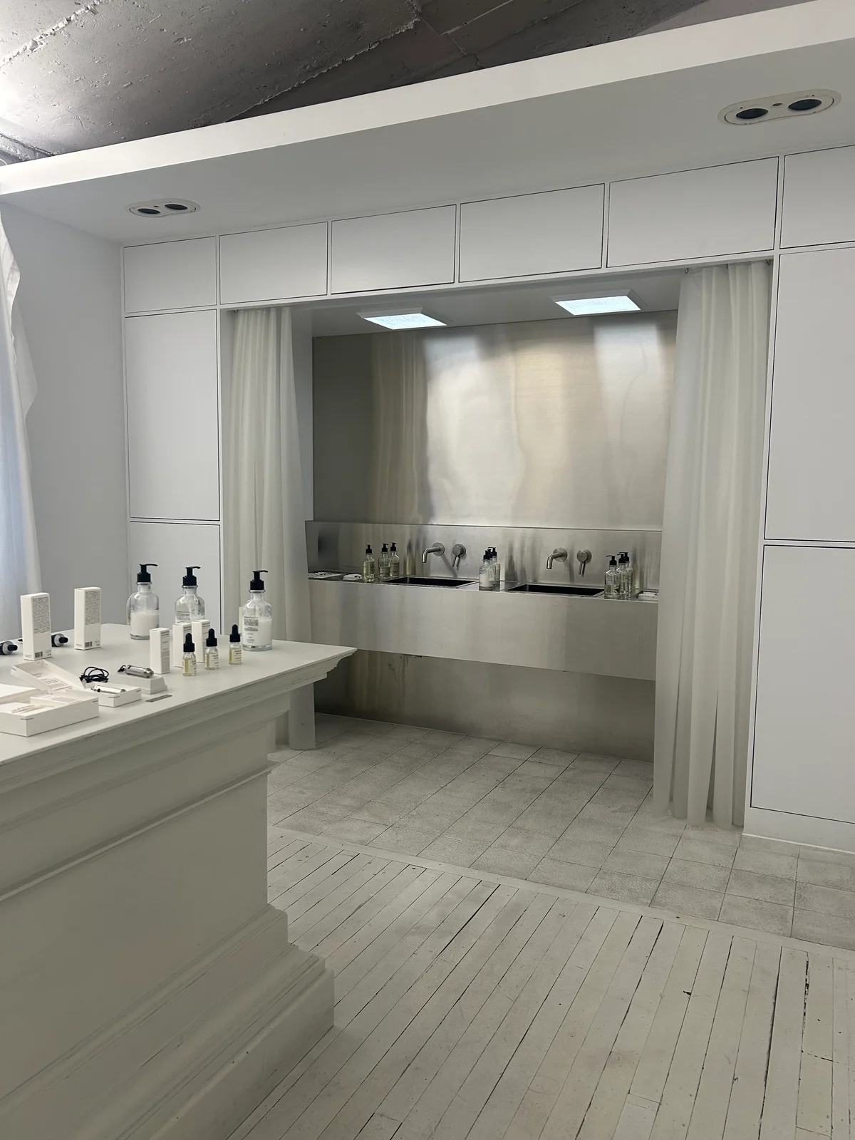 sujipmihak hannam flagship storeの店内の売り場の様子