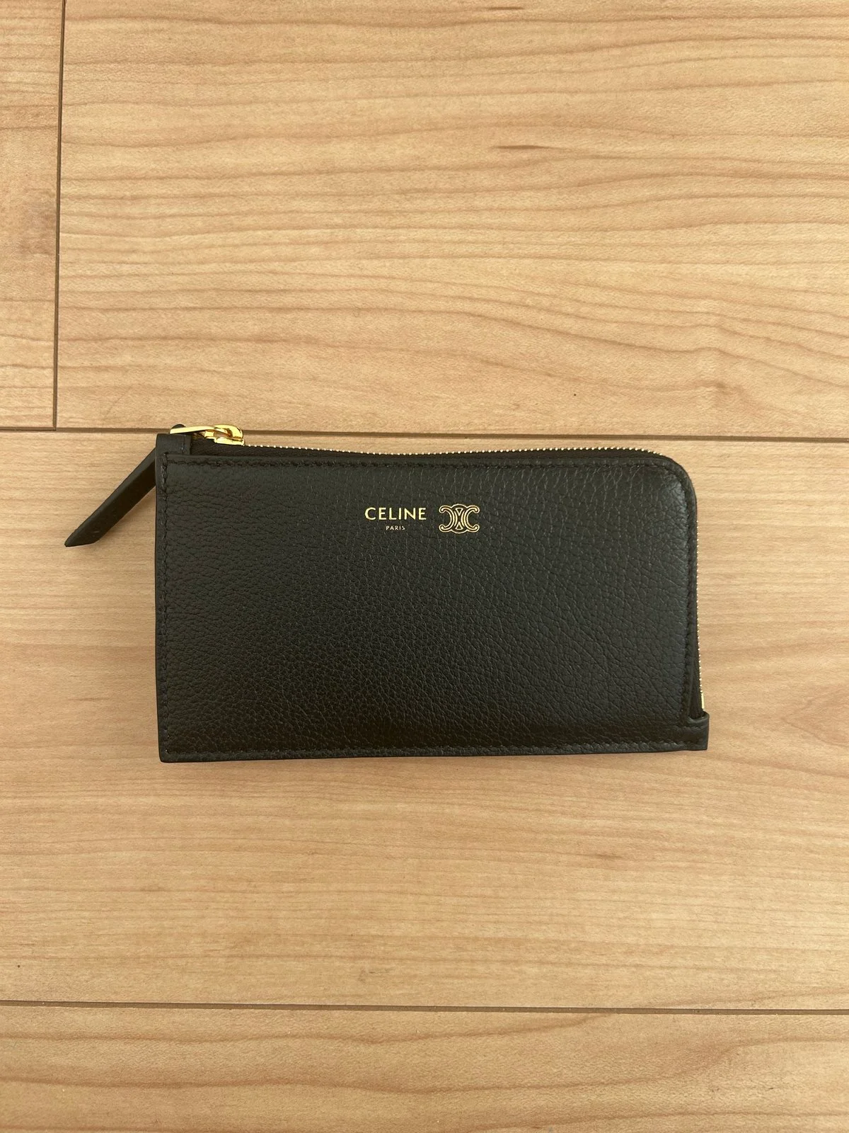  セリーヌ 「ジップ付きロングカードホルダー」の正面
