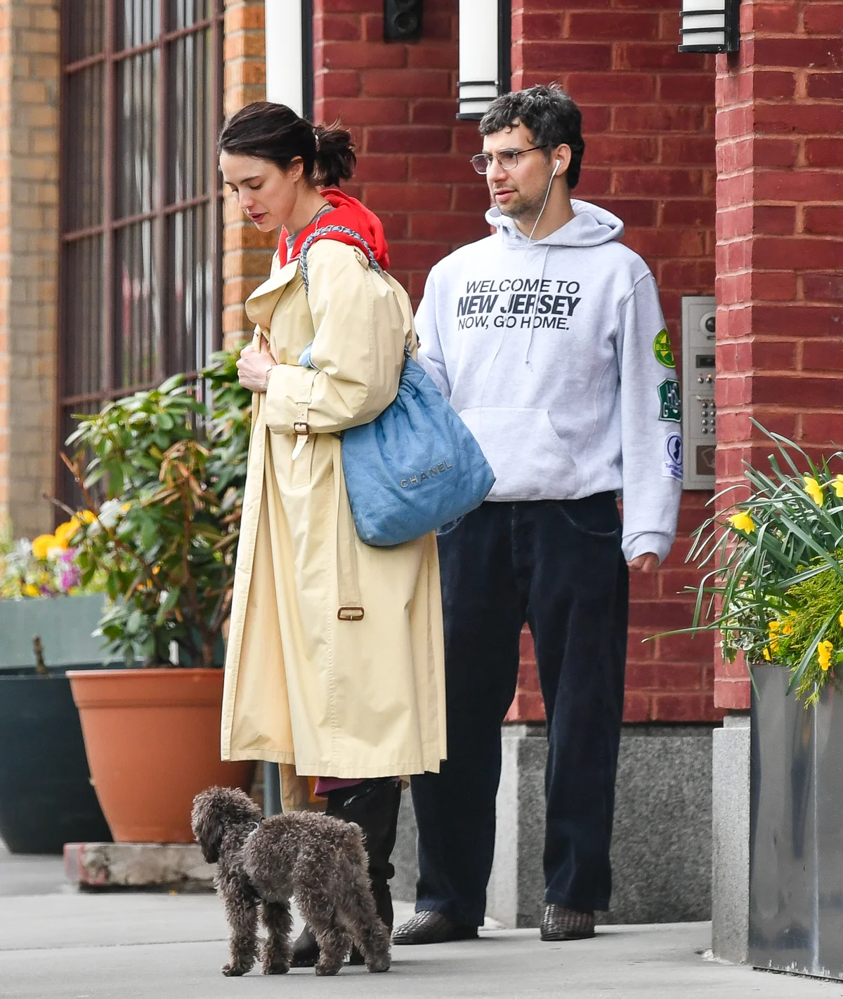 マーガレット・クアリー ジャック・アントノフ 犬 散歩 シャネル