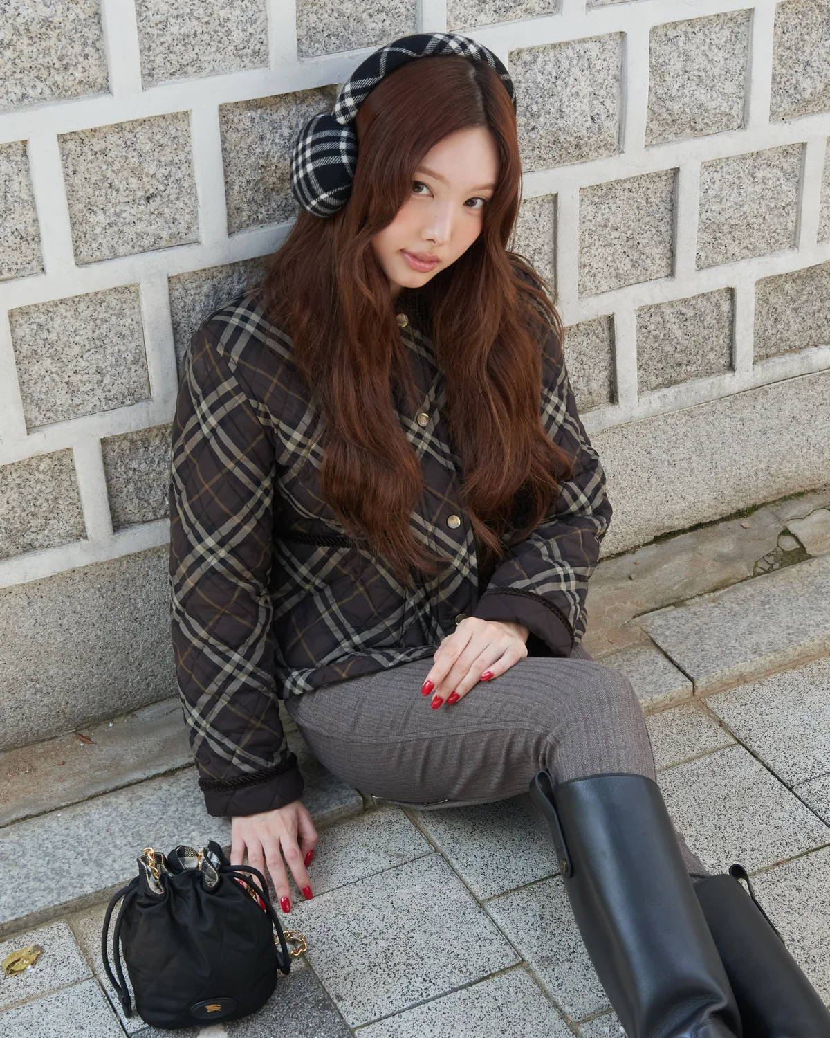 バーバリーの「The Unexpected Encounters」に出演する、 TWICE・ナヨン