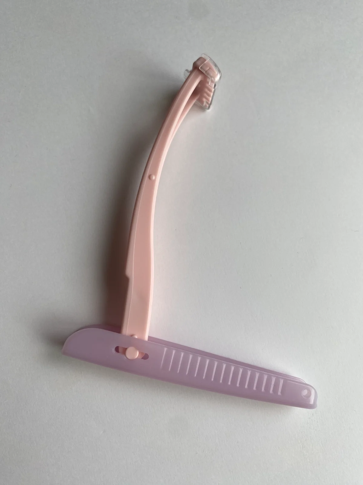 ピアニィVIO そる用の折り畳み方を見せている写真