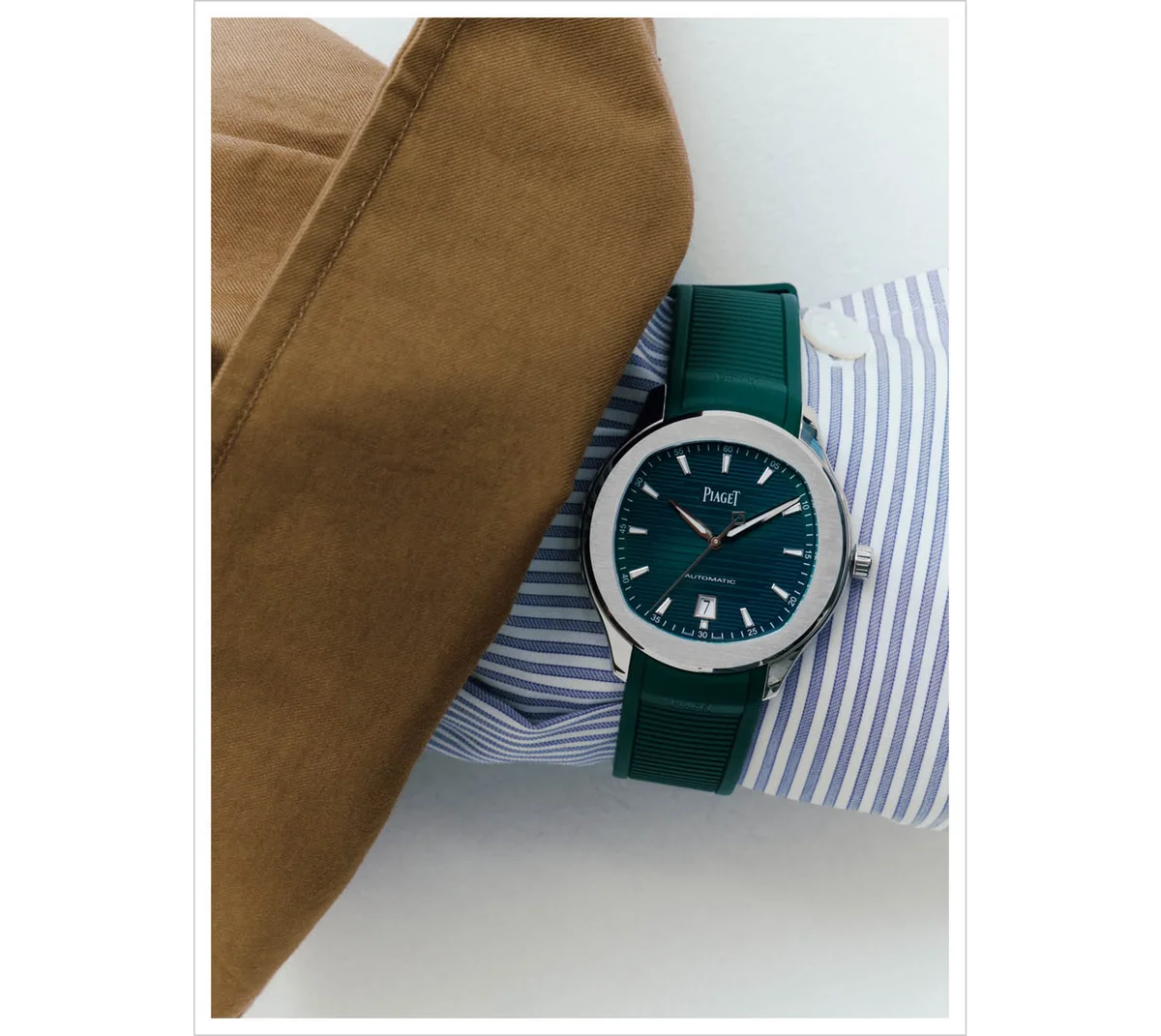 ステラ マッカートニーのシャツとピアジェの時計「ピアジェ ポロ フィールド」