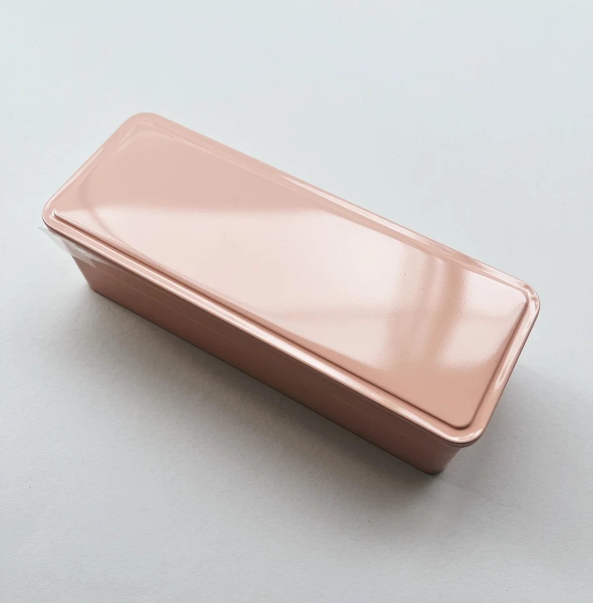 山本道子の店の「抹茶＆レモンサブレ」はピンクのミニマルな缶で展開