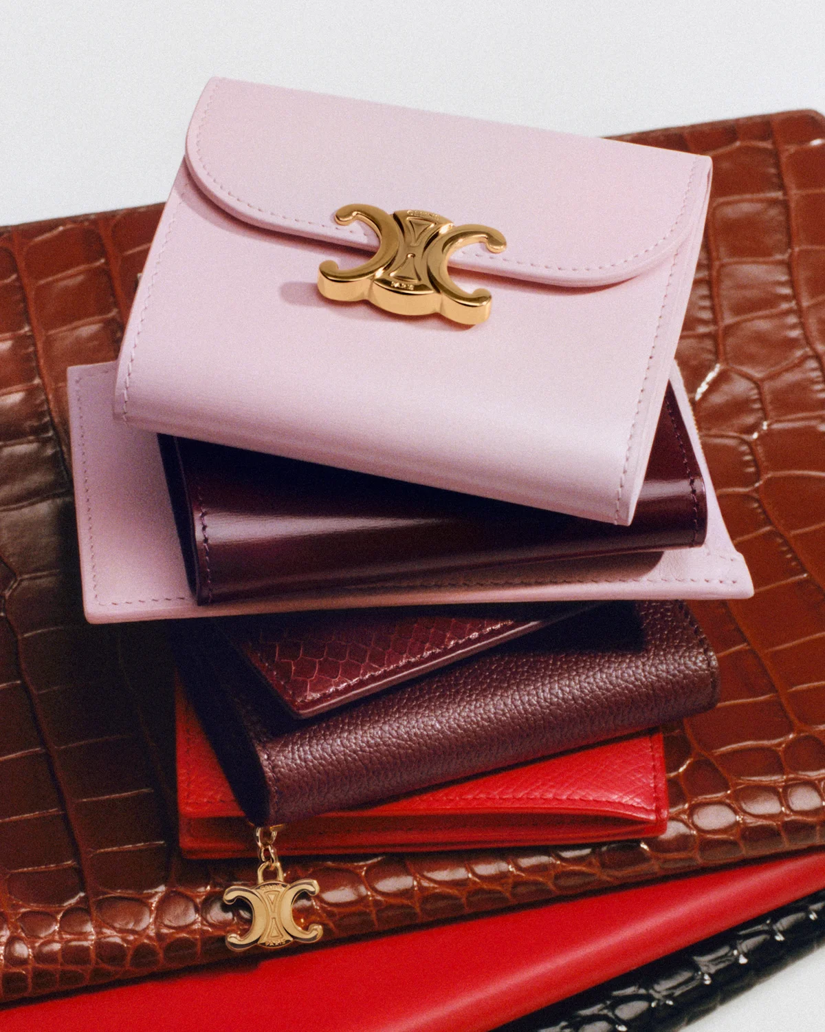 セリーヌの新作財布「スモール フラップウォレット トリオンフ」