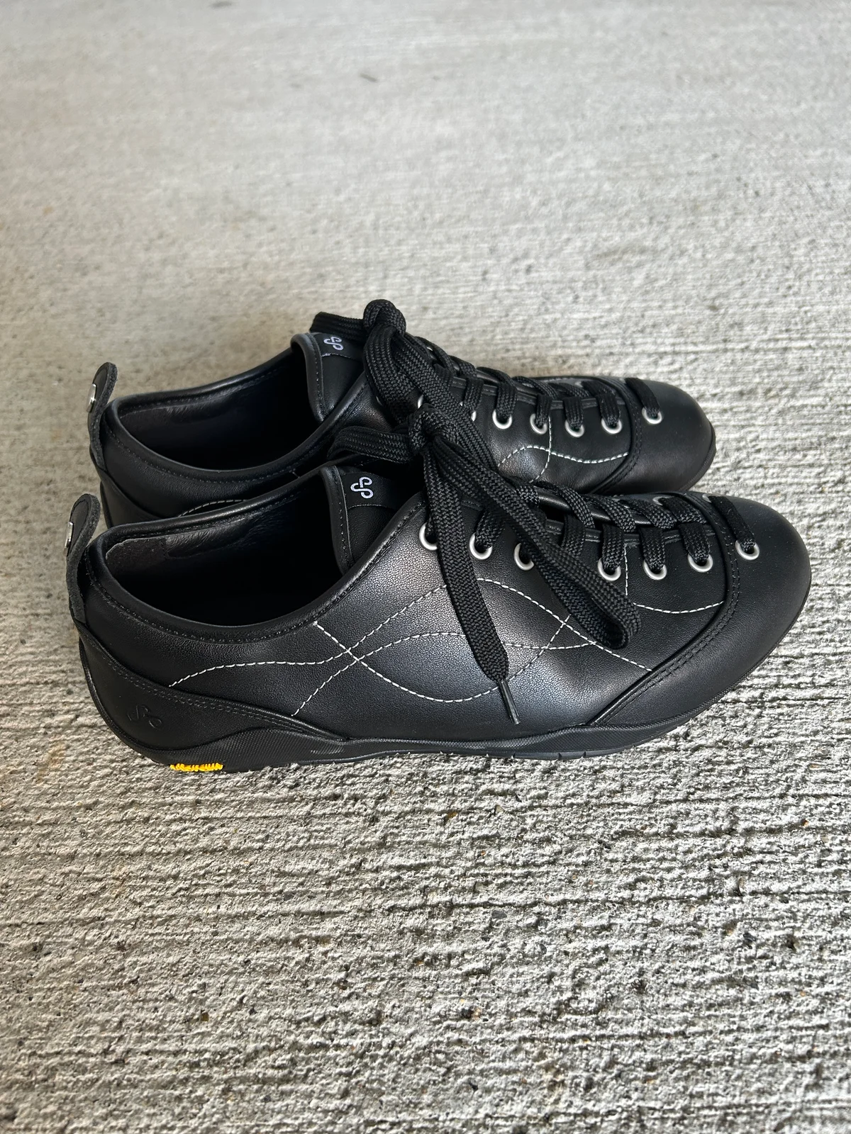 OAOの「SUNLIGHT PRIMA FLAT」スニーカーのサイドのデザイン