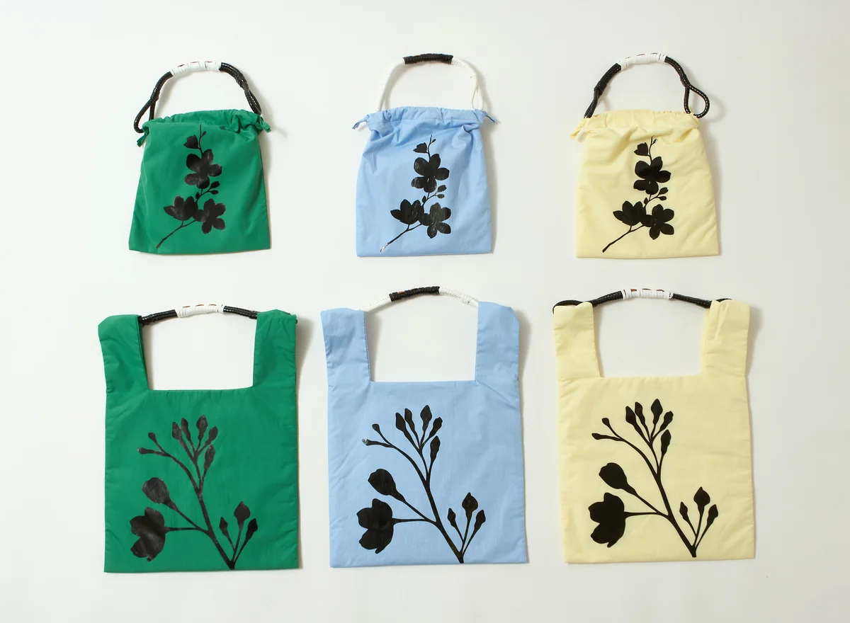 プラン シーの日本限定のカプセルコレクションの桜モチーフのバッグ