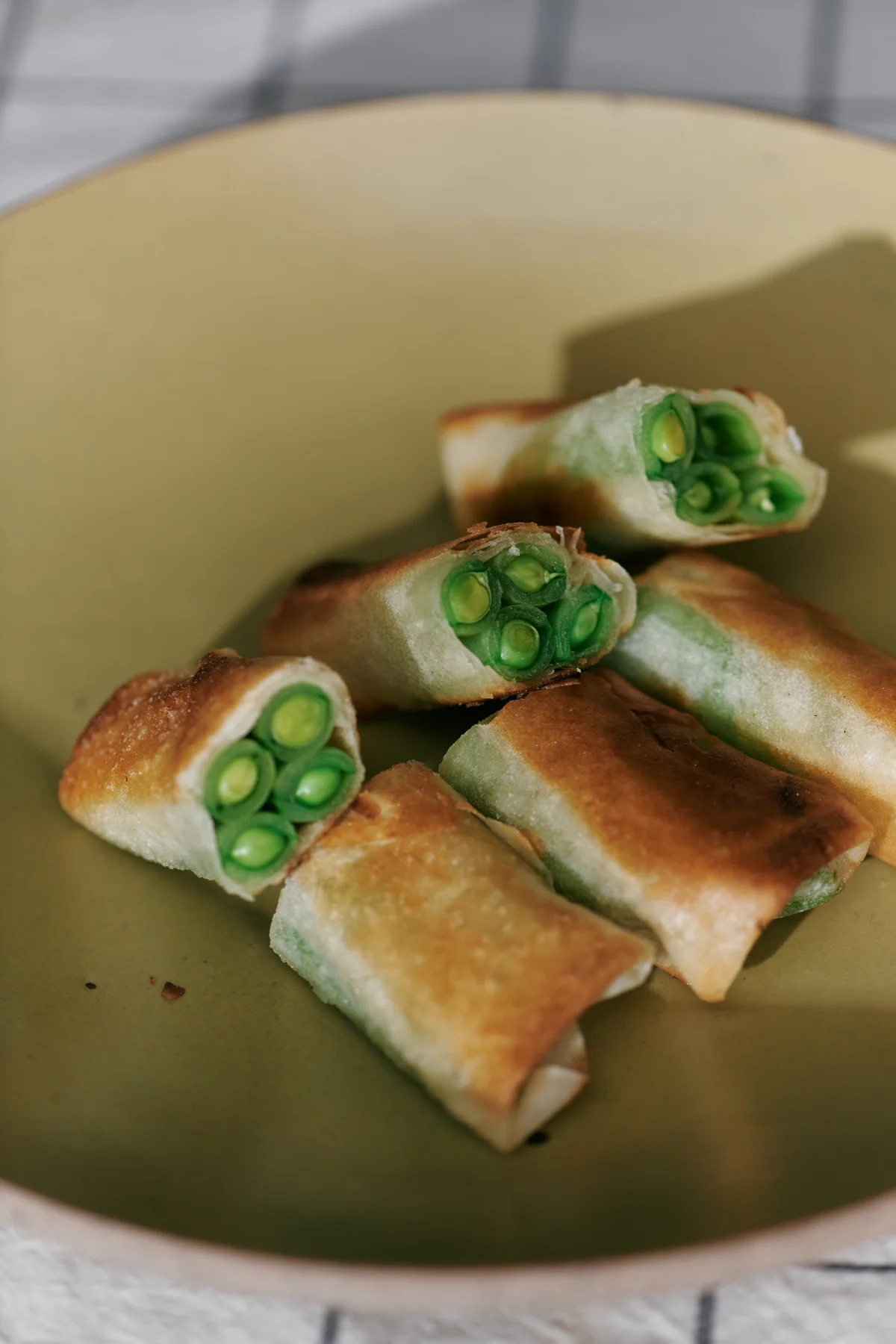  【酒のつまみ】スナップエンドウの春巻き