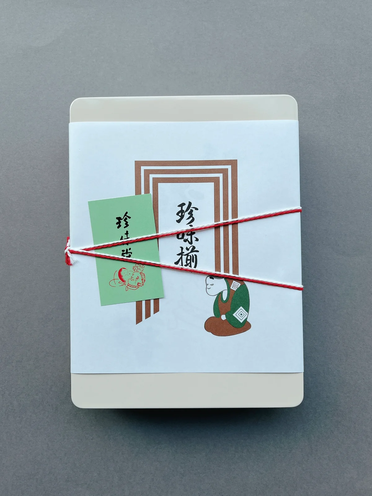 吹き寄せ「珍味揃」は、缶の大きさにより、小（150g）2,500円、中（260g）3,800円、大（390g）5,500円の3サイズで展開中