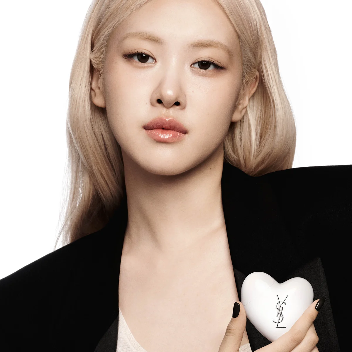 朝晩のスキンケアにとどまらず、日中の“レスキューケア”としても活躍