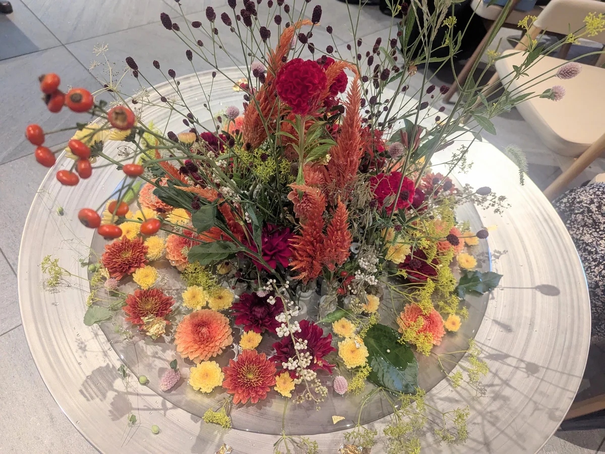 東京都庭園美術館　道念邦子　「花」のドローイング　インスタレーション