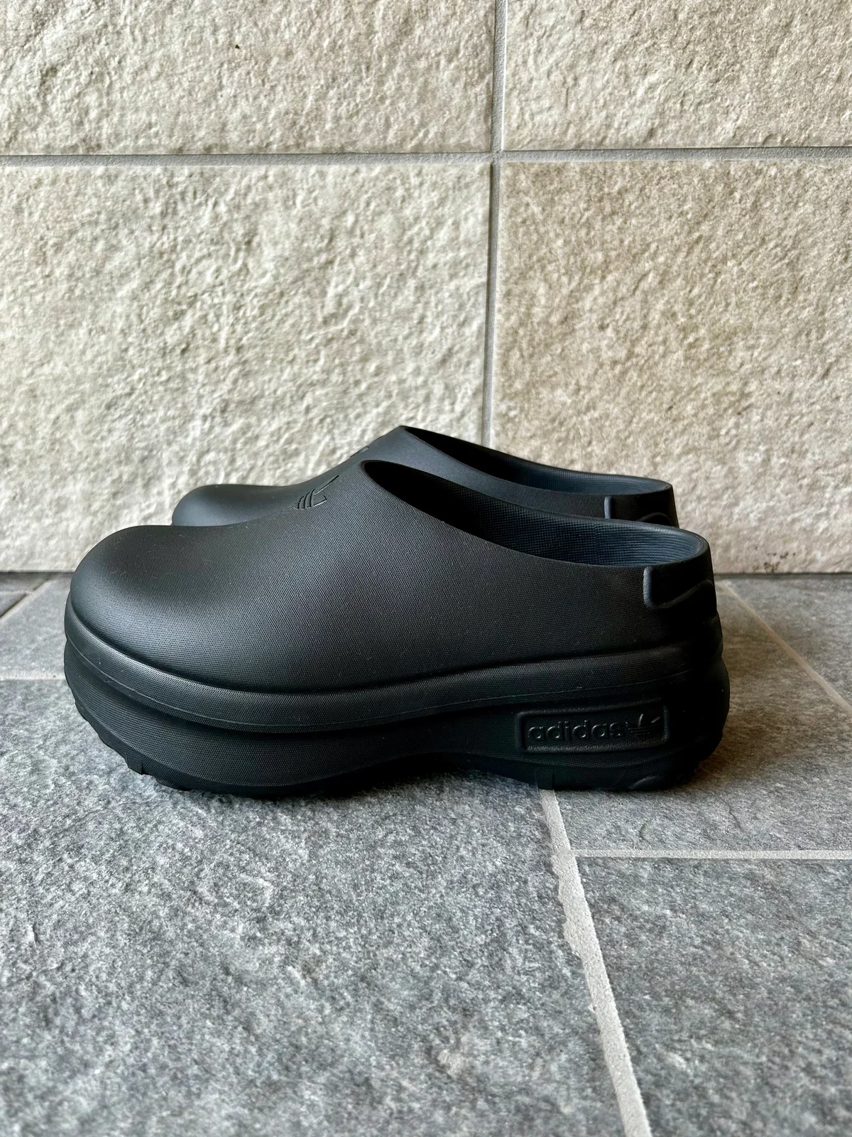 雨対策シューズ　アディダス　アディフォーム スタンスミス ミュール￥9,570