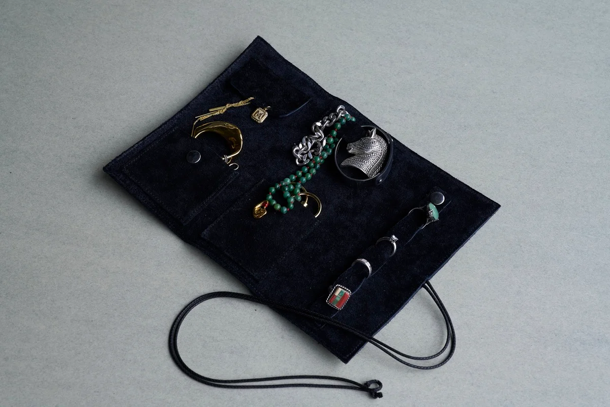 「ミュラー オブ ヨシオクボ」のジュエリーケースに収納