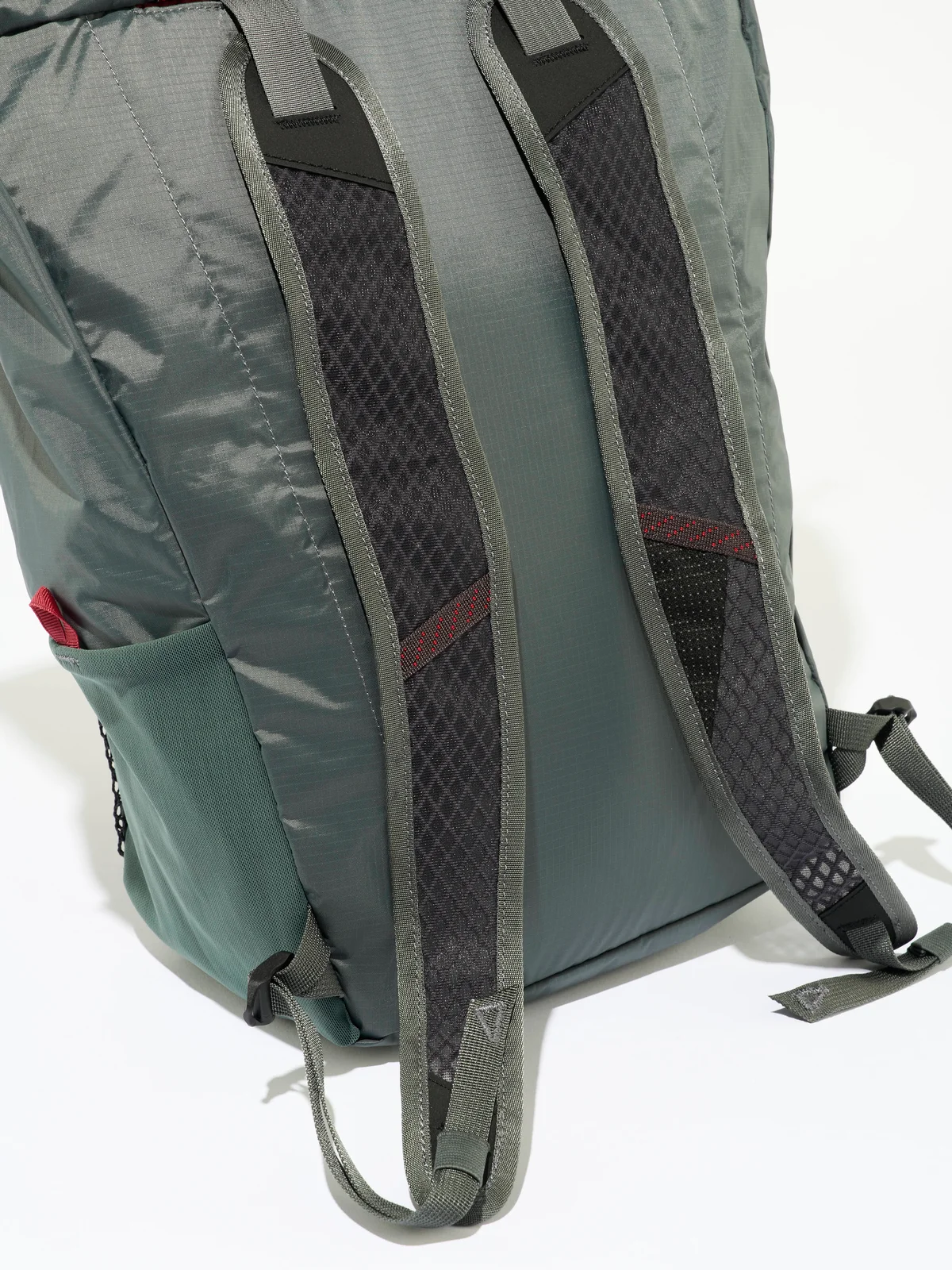 【クレッタルムーセン】の「Gand Bag 」23Lは通気性の良いメッシュ素材のショルダーストラップ