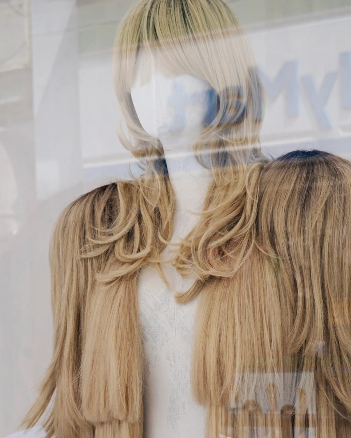 ブロンドのカツラでできたマルジェラのドレス