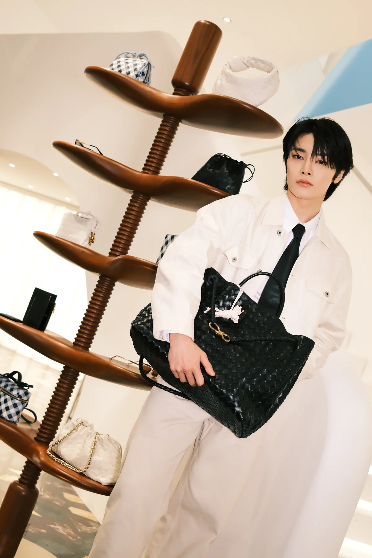 Stray Kids I.N　アイエン　スキズ　ボッテガ・ヴェネタ　アンディアーモ　来店写真　SPUR独占