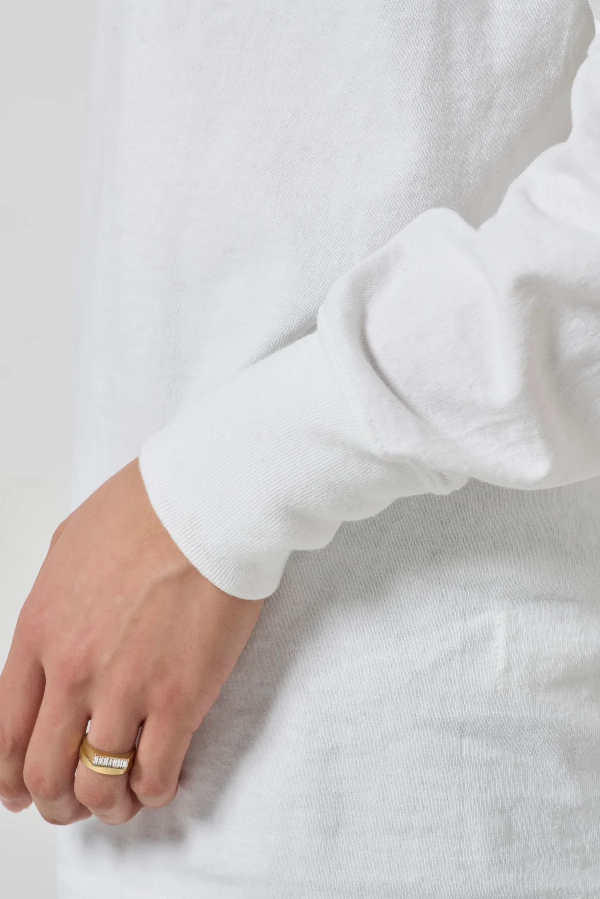 究極カットソー FOG WHITE袖の写真　SPURSHOP×椎名直子×ARROW57.