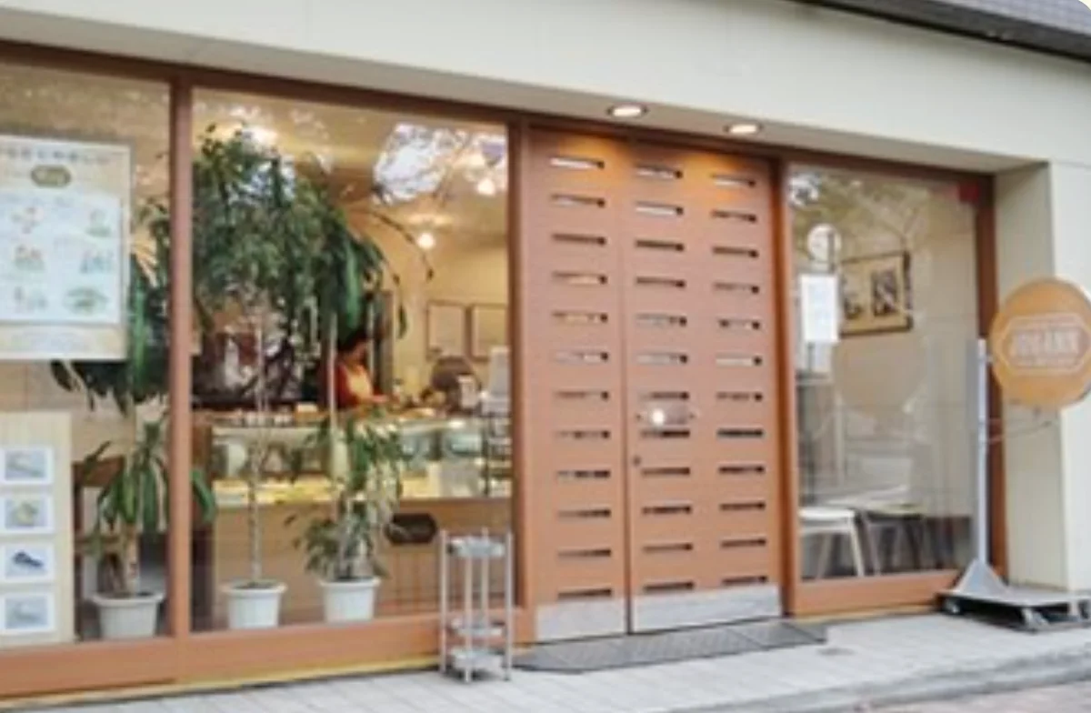東京・中目黒の目黒川沿いに店を構える、チーズケーキの名店ヨハン