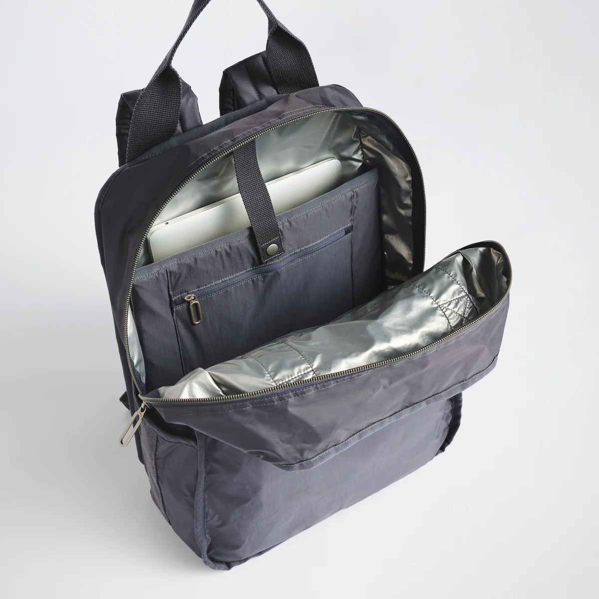 レスポートサックのバッグ「CR URBAN BACKPACK」の内部