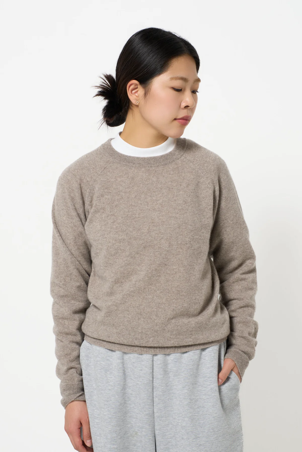 究極カシミヤニット SAND BEIGE着用写真　SPURSHOP×椎名直子×ARROW57.