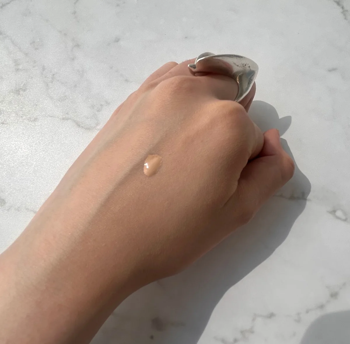 アディクション　ザ ファンデーション　コンフィデント フィックスのテクスチャー