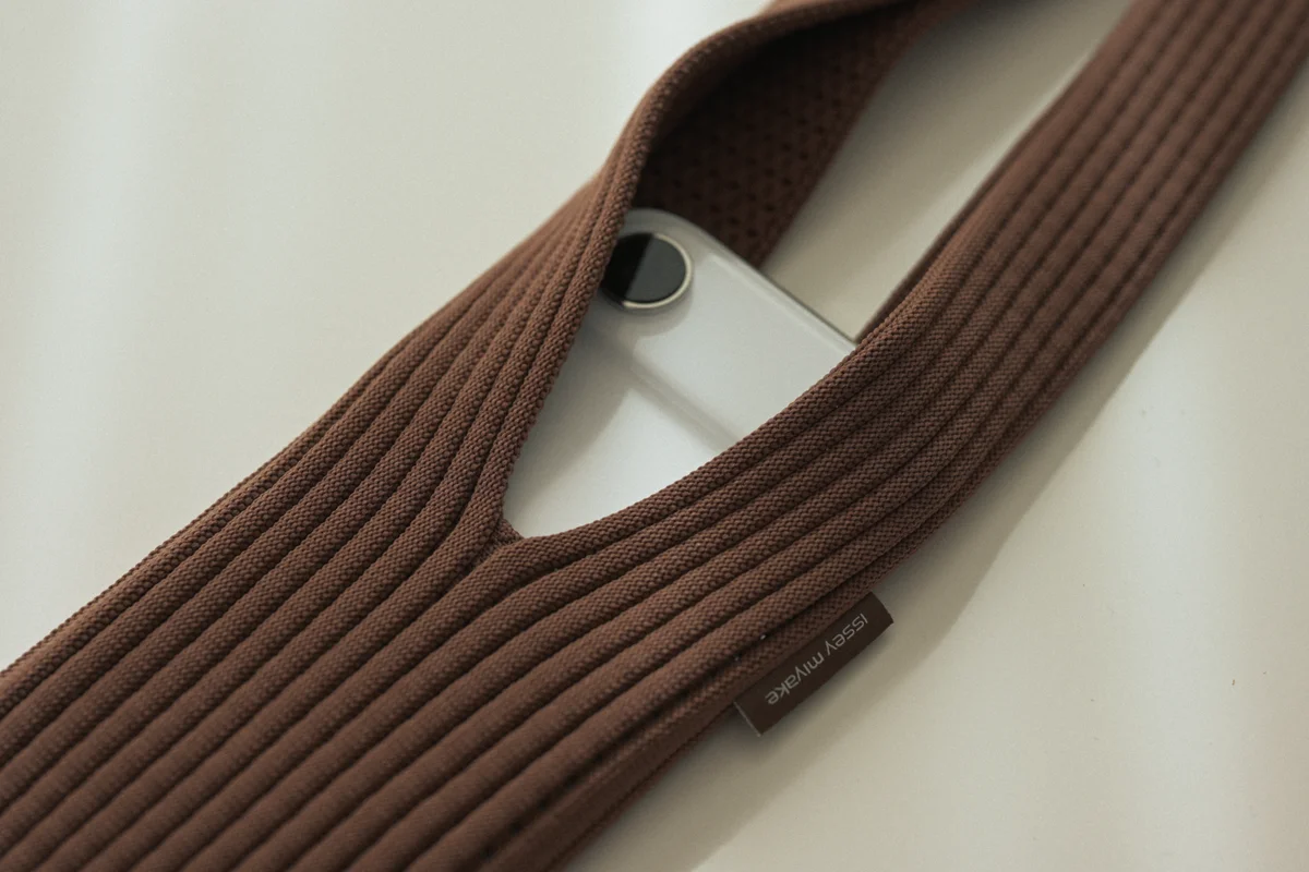 iPhone PocketにiPhoneを入れたところ