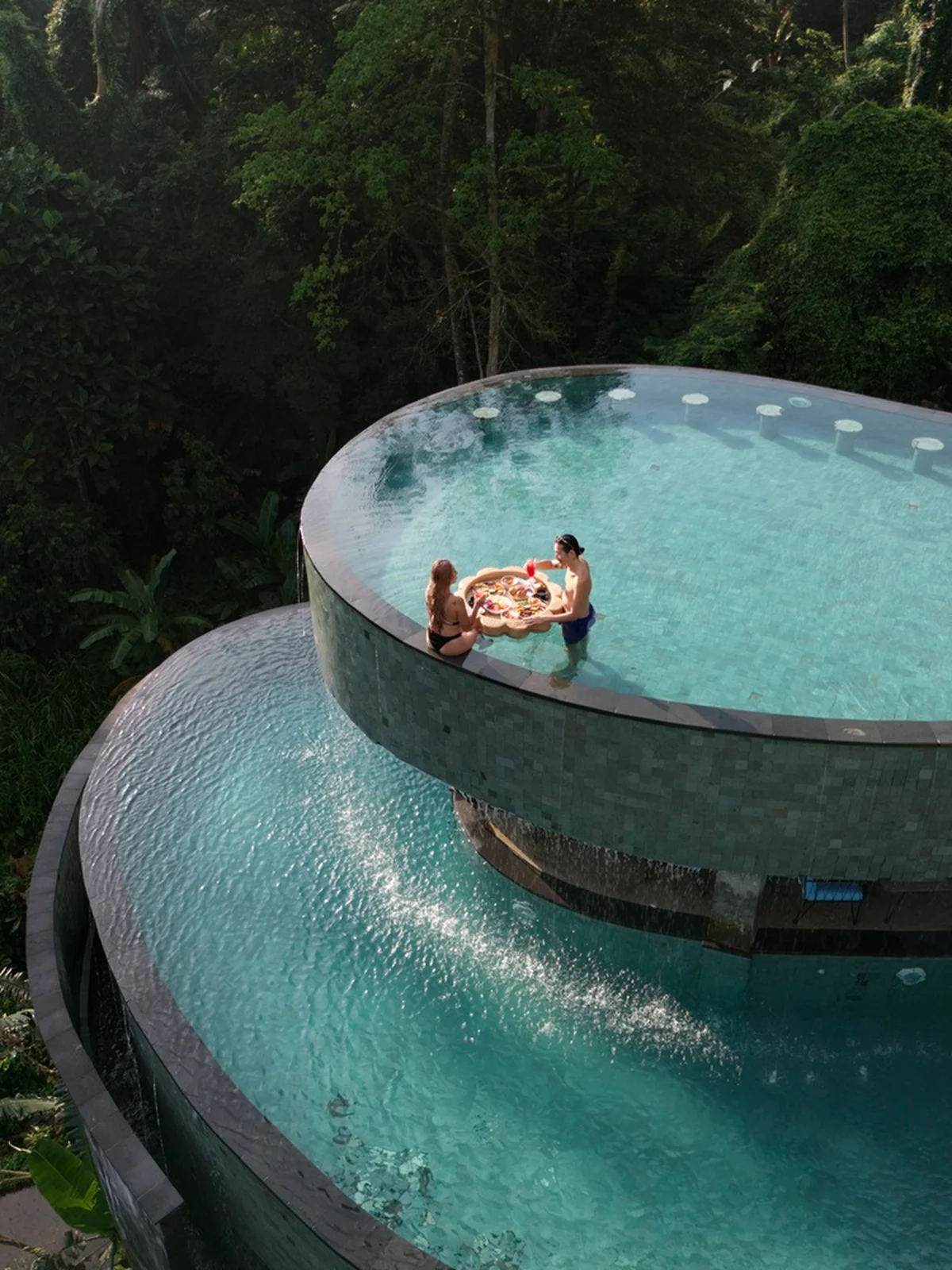 バリのプールクラブ「Cretya Ubud」。フローティング朝食を予約すると、壮大なロケーションがほぼ貸し切りに！
