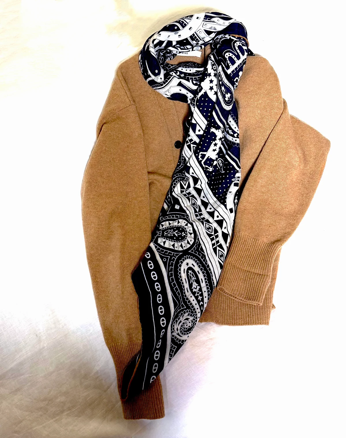 エルメス　カレジュアン 《シュヴァル・ドゥ・クール・バンダナ》 大判スカーフ