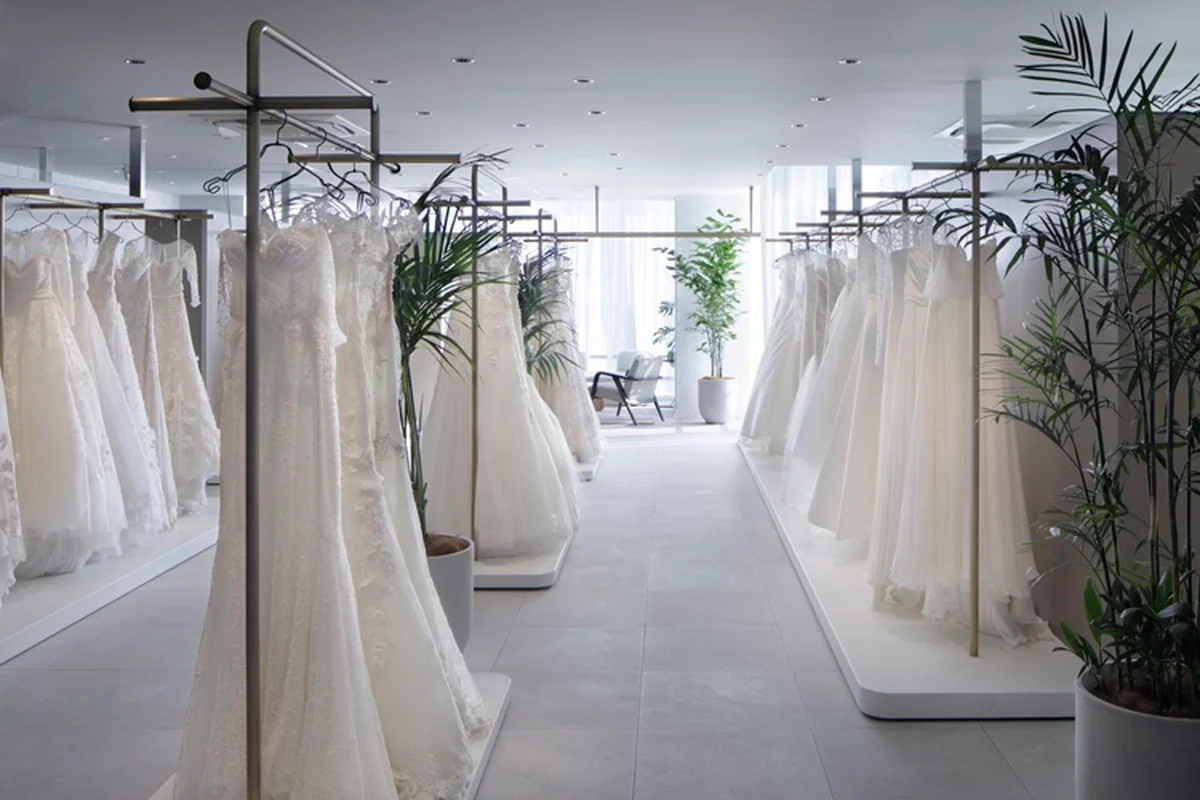 優美なドレスが立ち並ぶマグノリア・ホワイトの名古屋サロン。イベント開催時はショップでのフィッティング記念撮影も！