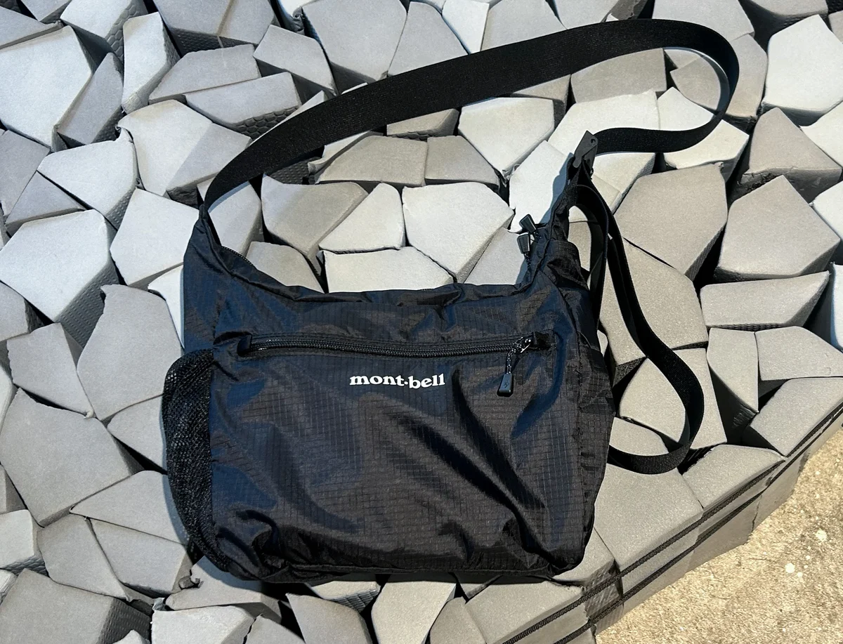 モンベルのポケッタブル ライトショルダー S