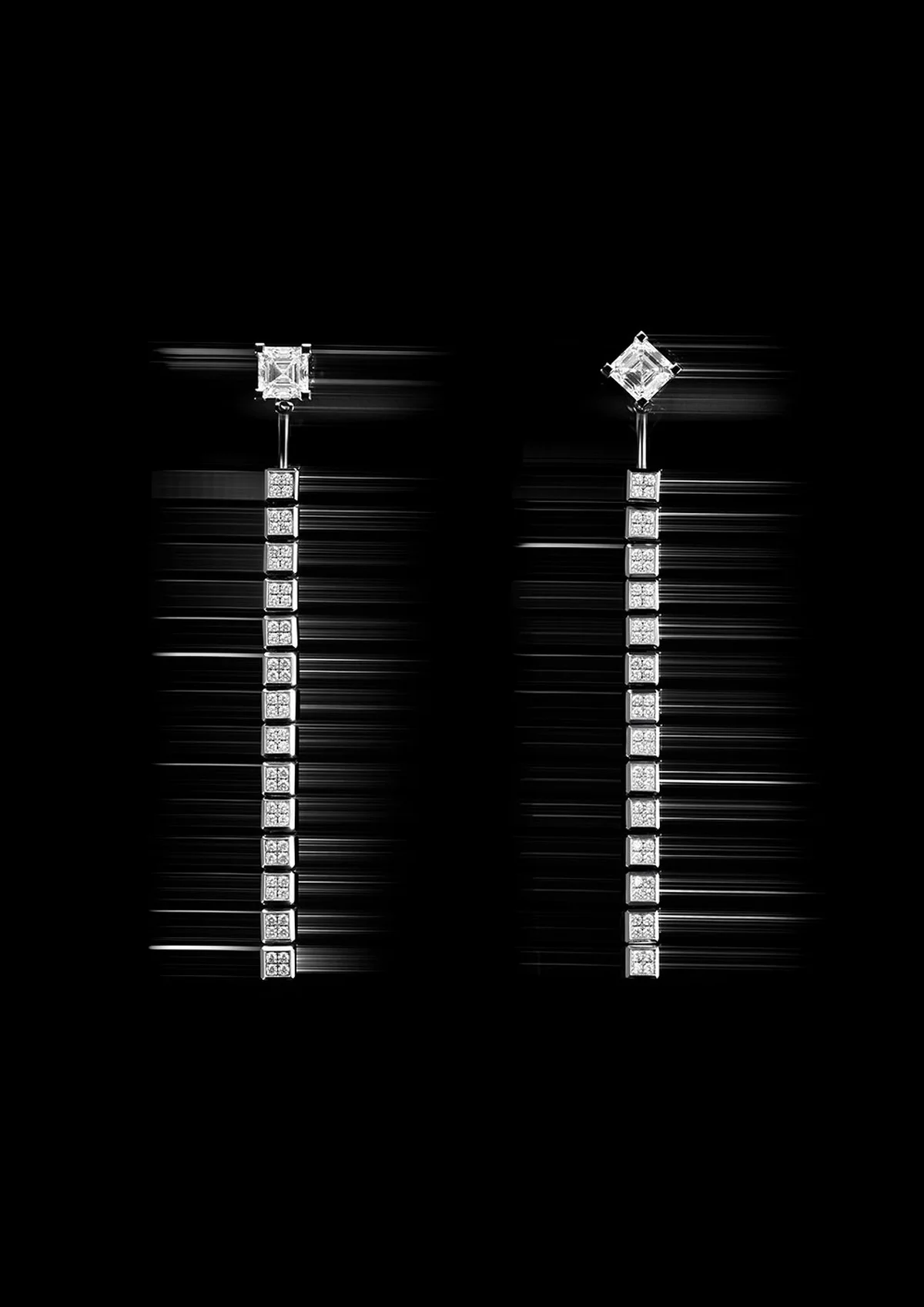 「アイスキューブ」ピアス〈WG、ダイヤモンド〉¥7,425,000 ※参考価格 ©Fédéral Studio 