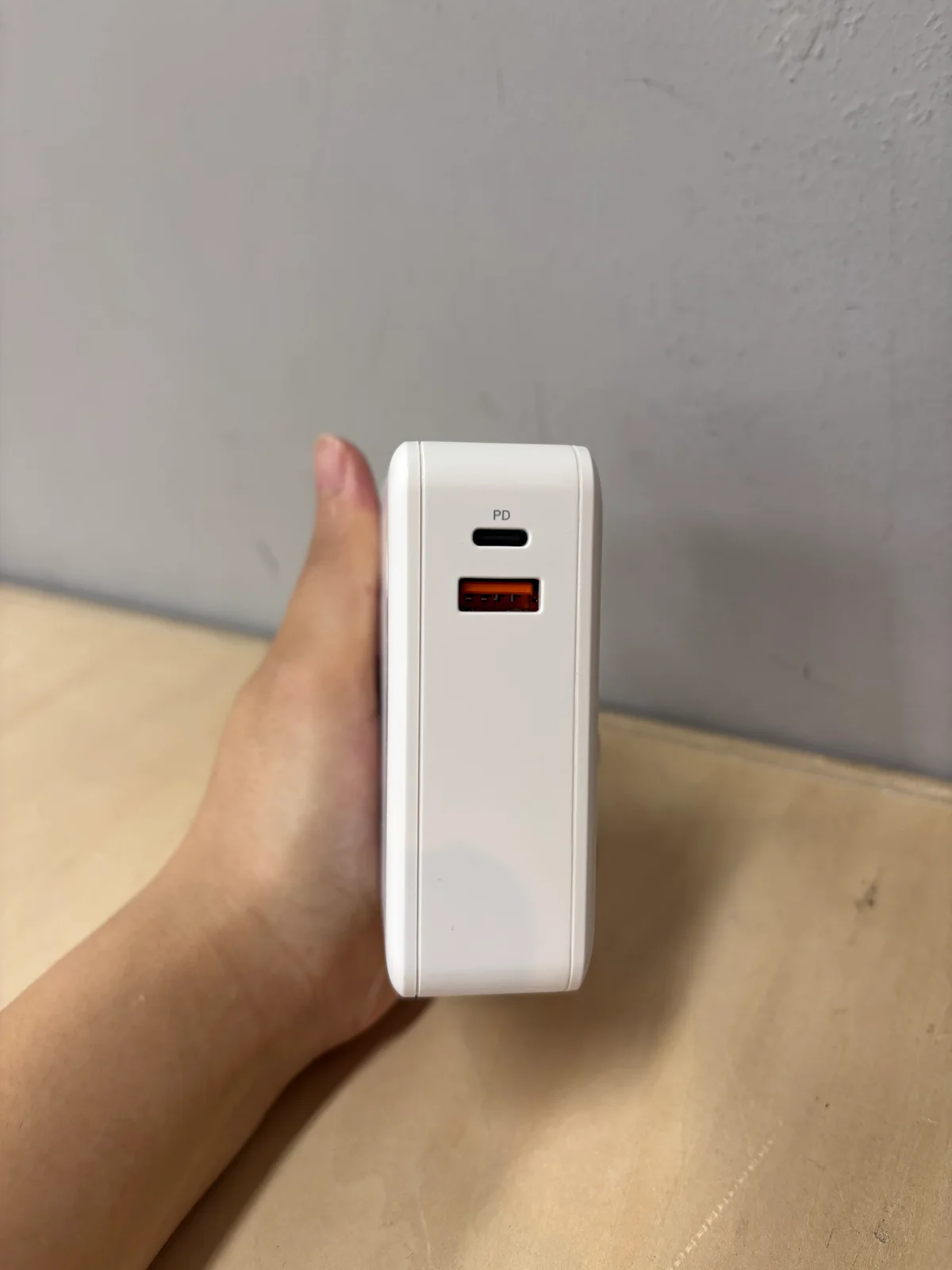 無印良品の急速充電ができるモバイルバッテリーの差し込み口