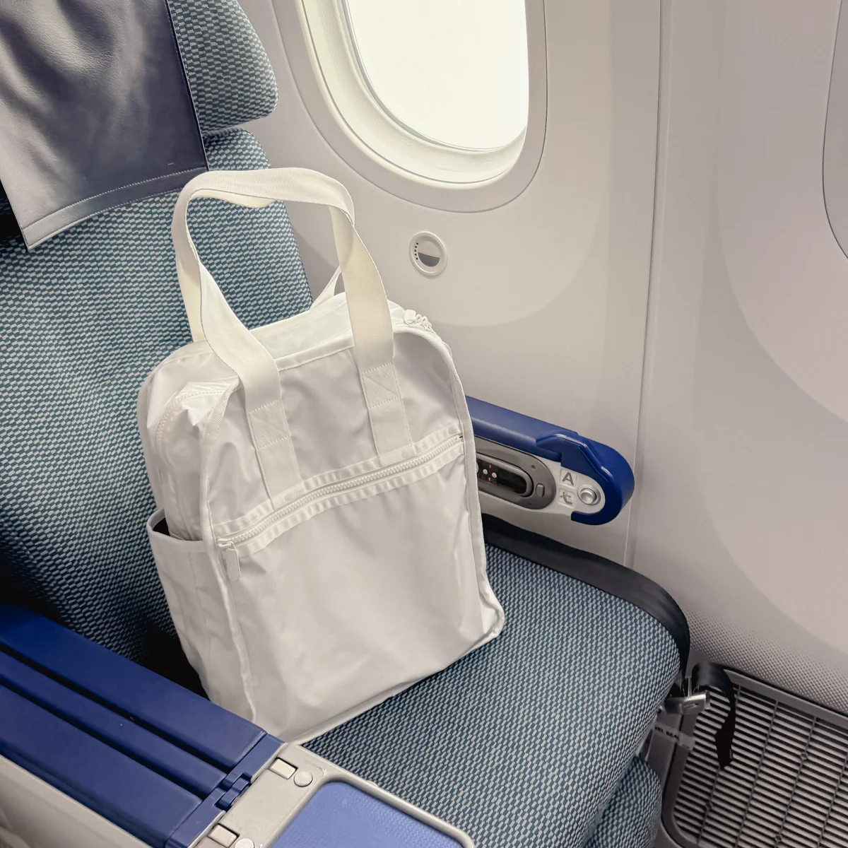 レスポートサックとひとりっぷコラボ　アーバン エディターズ バックパック４（ノウム）