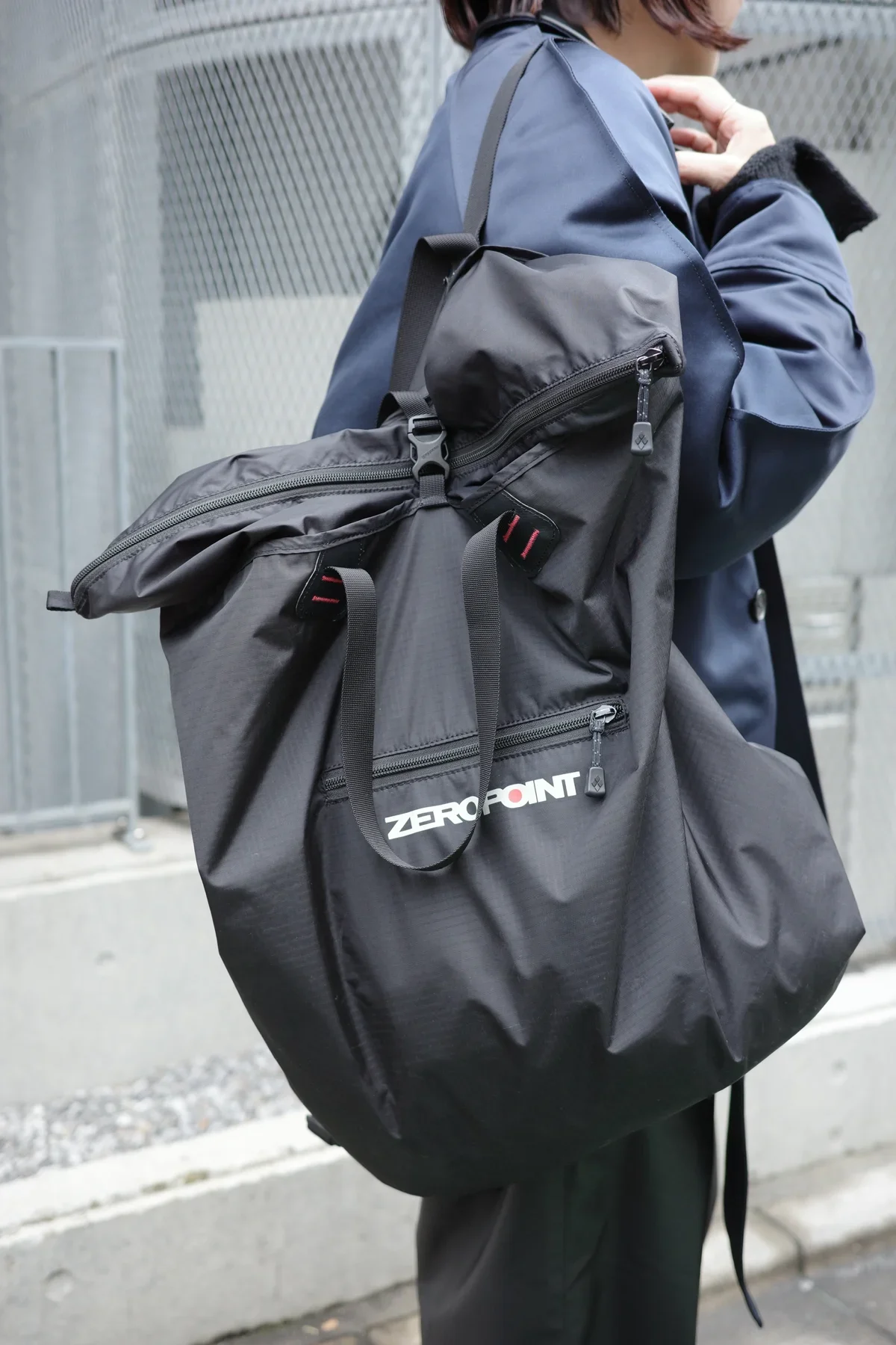 スクエア型のモンベルのギアバッグの画像