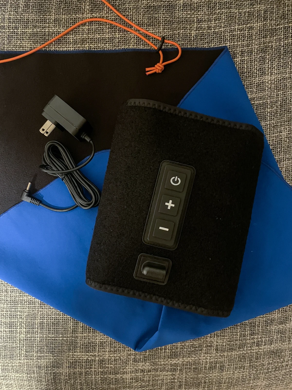 「スーパーゴリラのひとつかみ」と「モンベル」のクリマバリア カメラップ