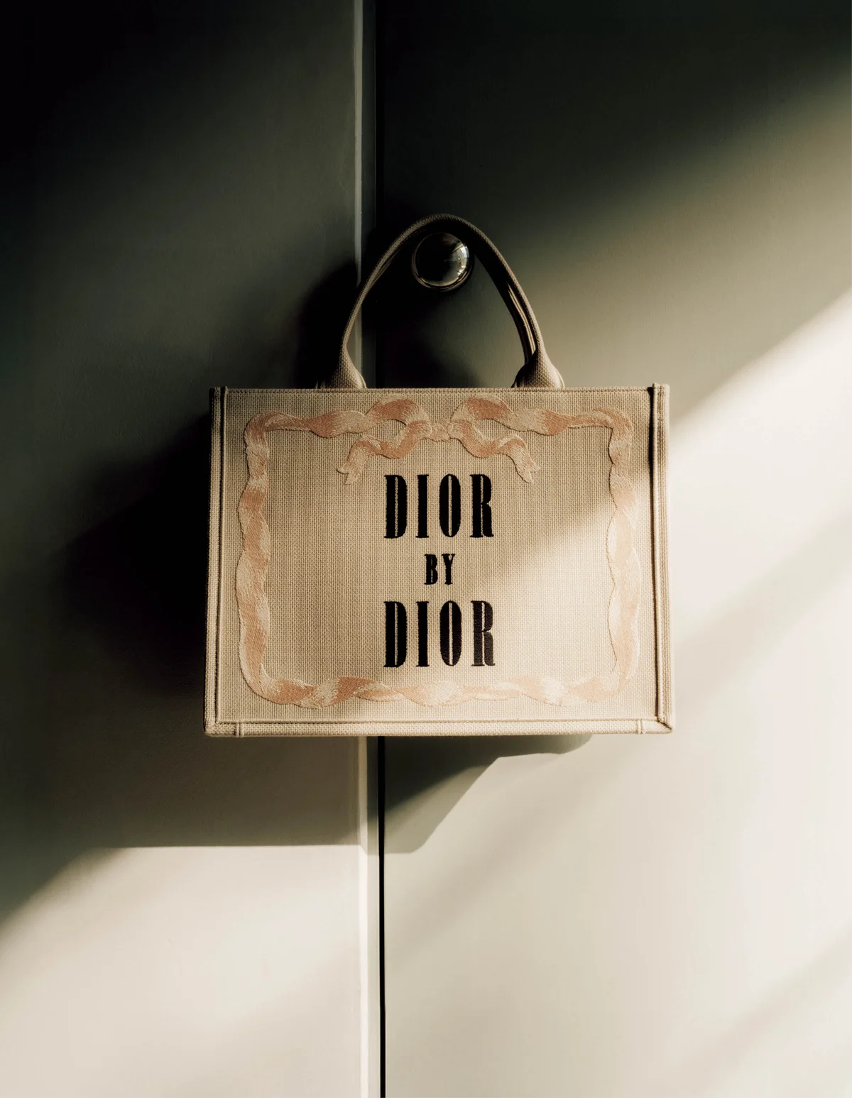 ディオールのバッグ「ディオール ブックトート」