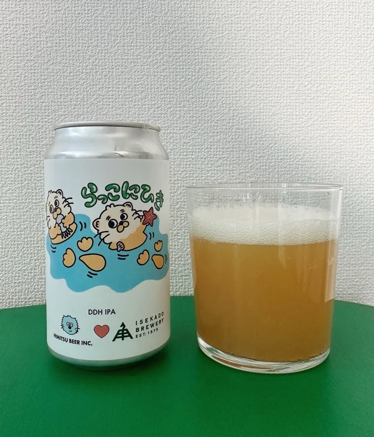 ひみつビール×伊勢角屋麦酒　らっこにひき　グラスに注いだ写真