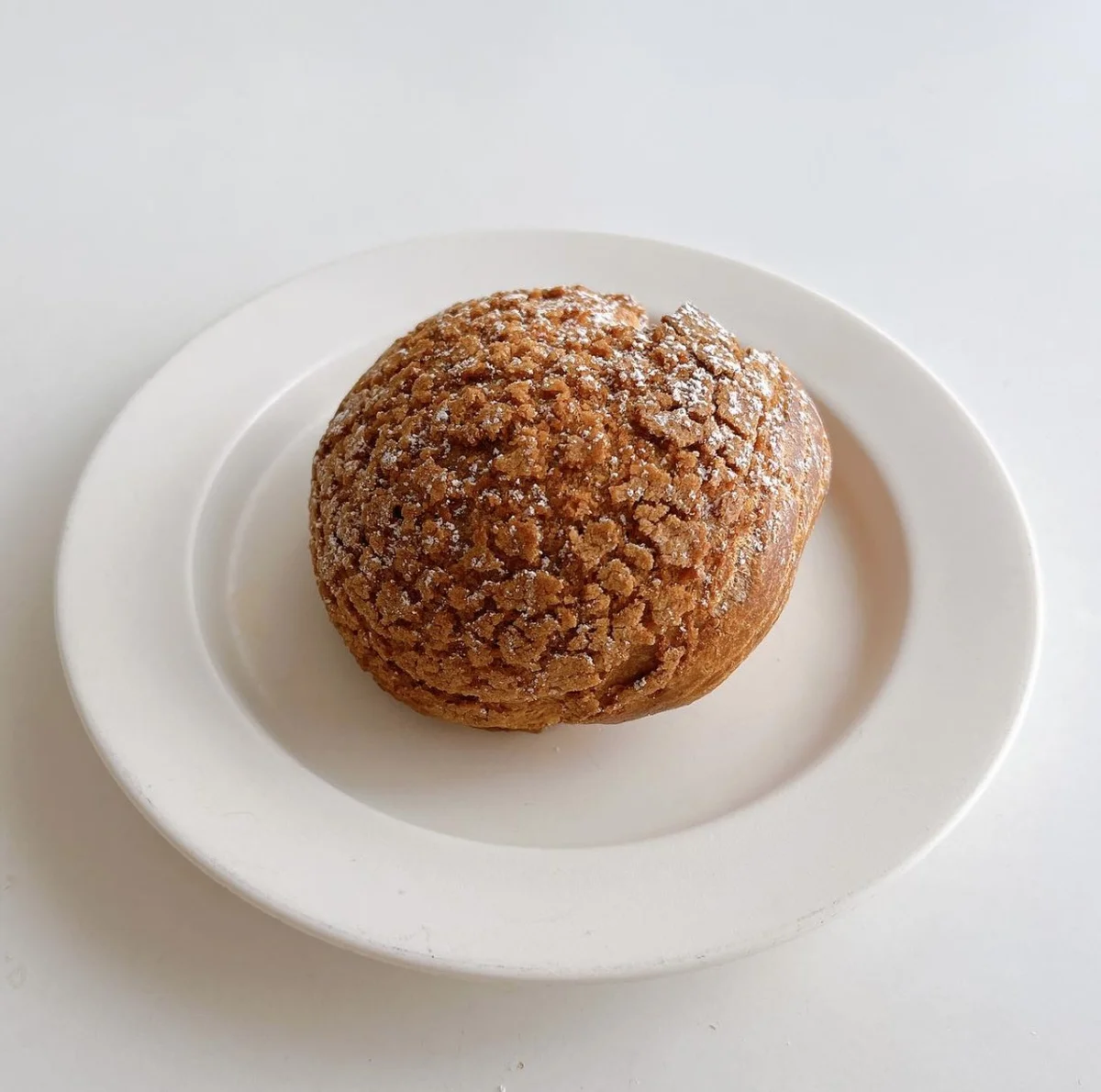Hiromi & Co.のシュークリームはクリームをパンパンに詰め込んで。