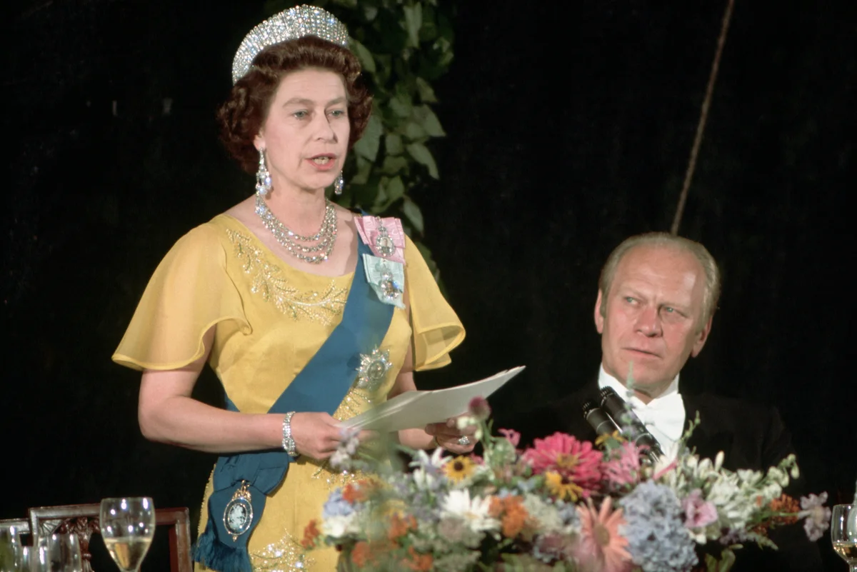 1976年7月の米国公式訪問にてティアラを身につけた故エリザベス女王