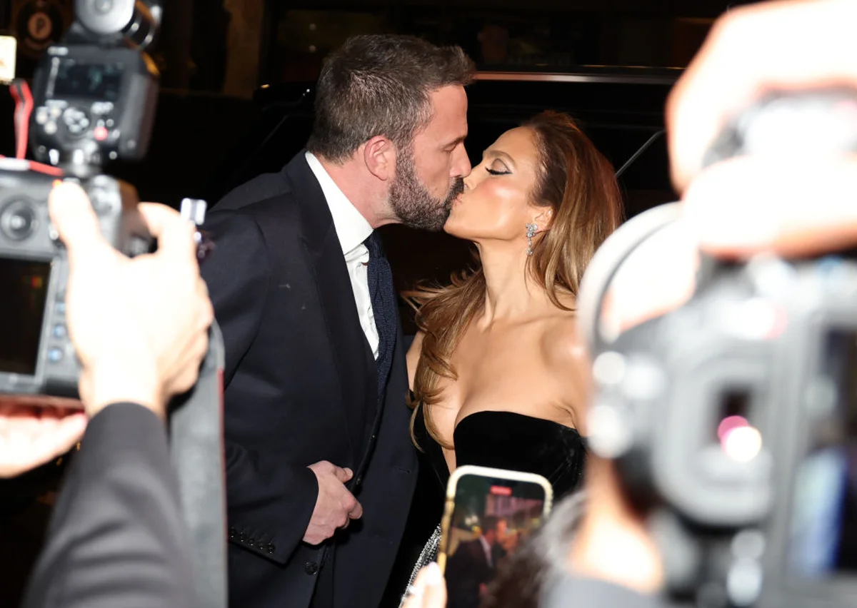 ジェニファー・ロペスとベン・アフレックのキス