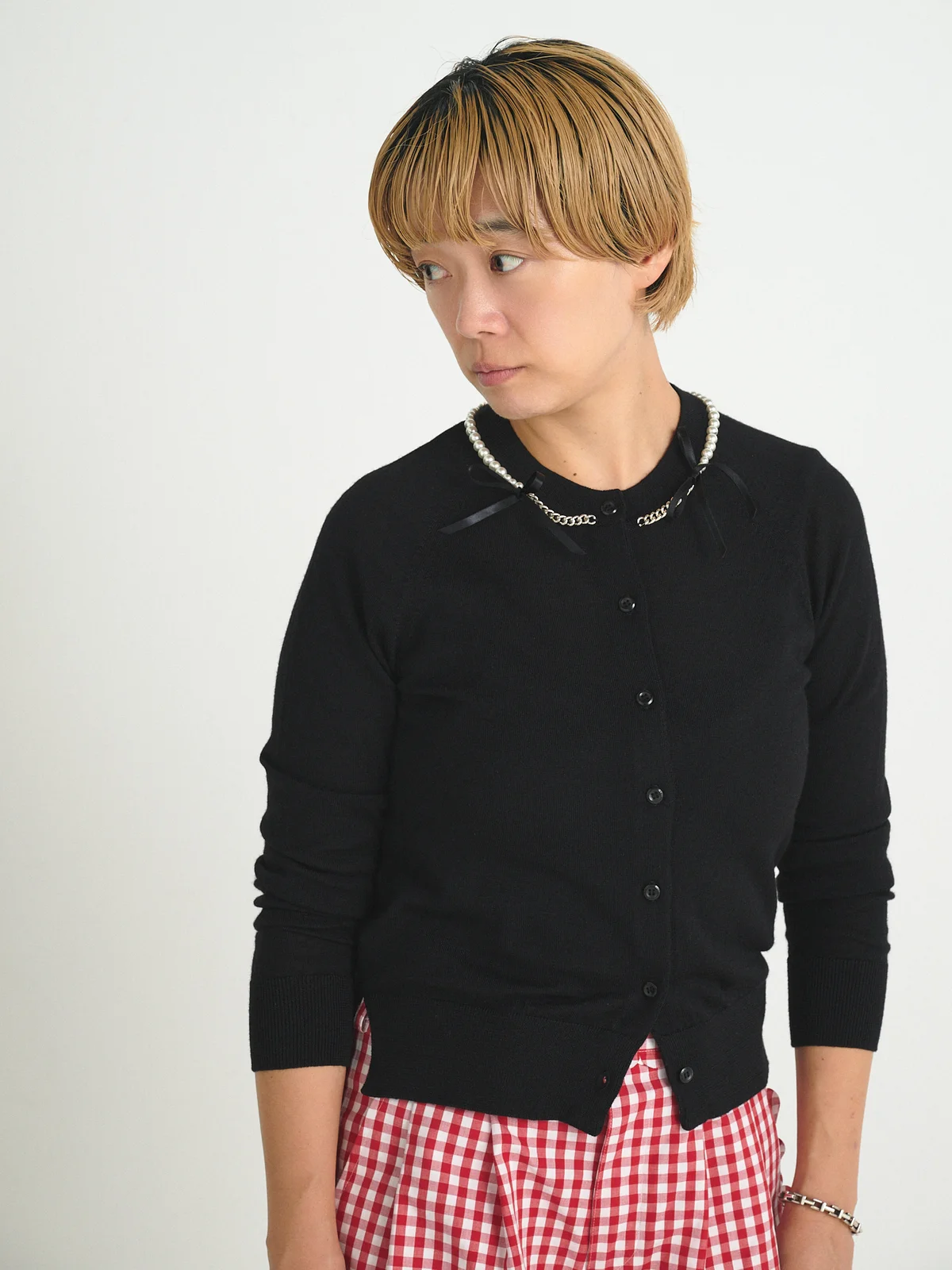 シモーン・ロシャ カーディガン着用写真