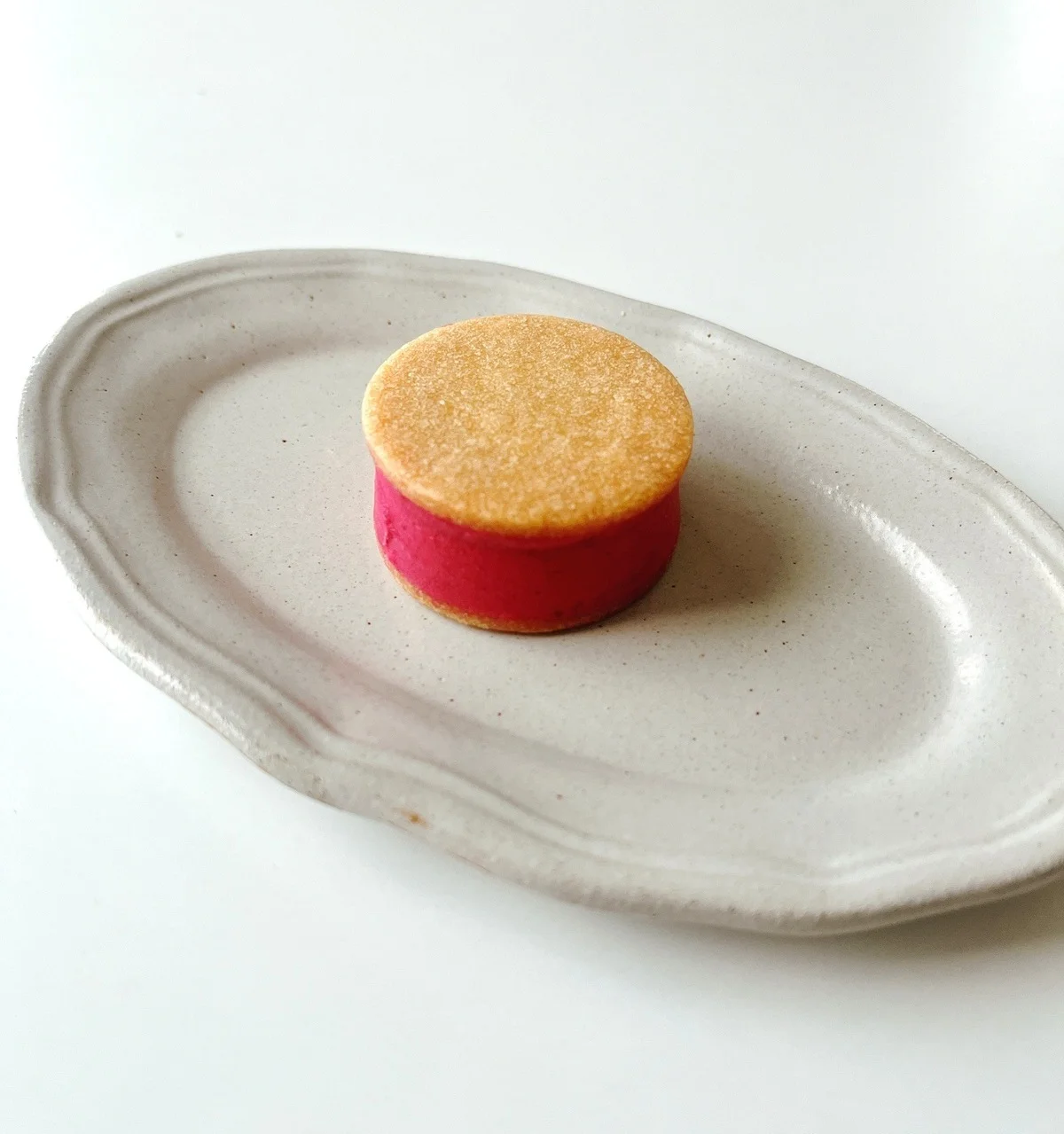 【マルニ カフェ｜バターサンド】目にも麗しい、ローズフランボワーズ&いちじくのバターサンド