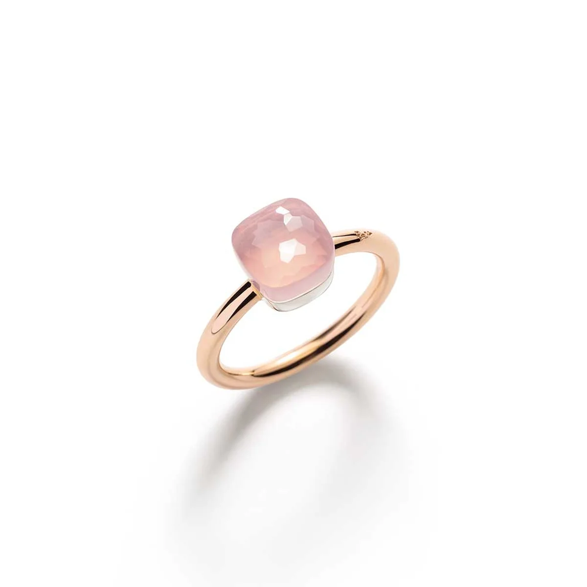 ポメラートのローズクォーツをあしらった「ヌード」リング