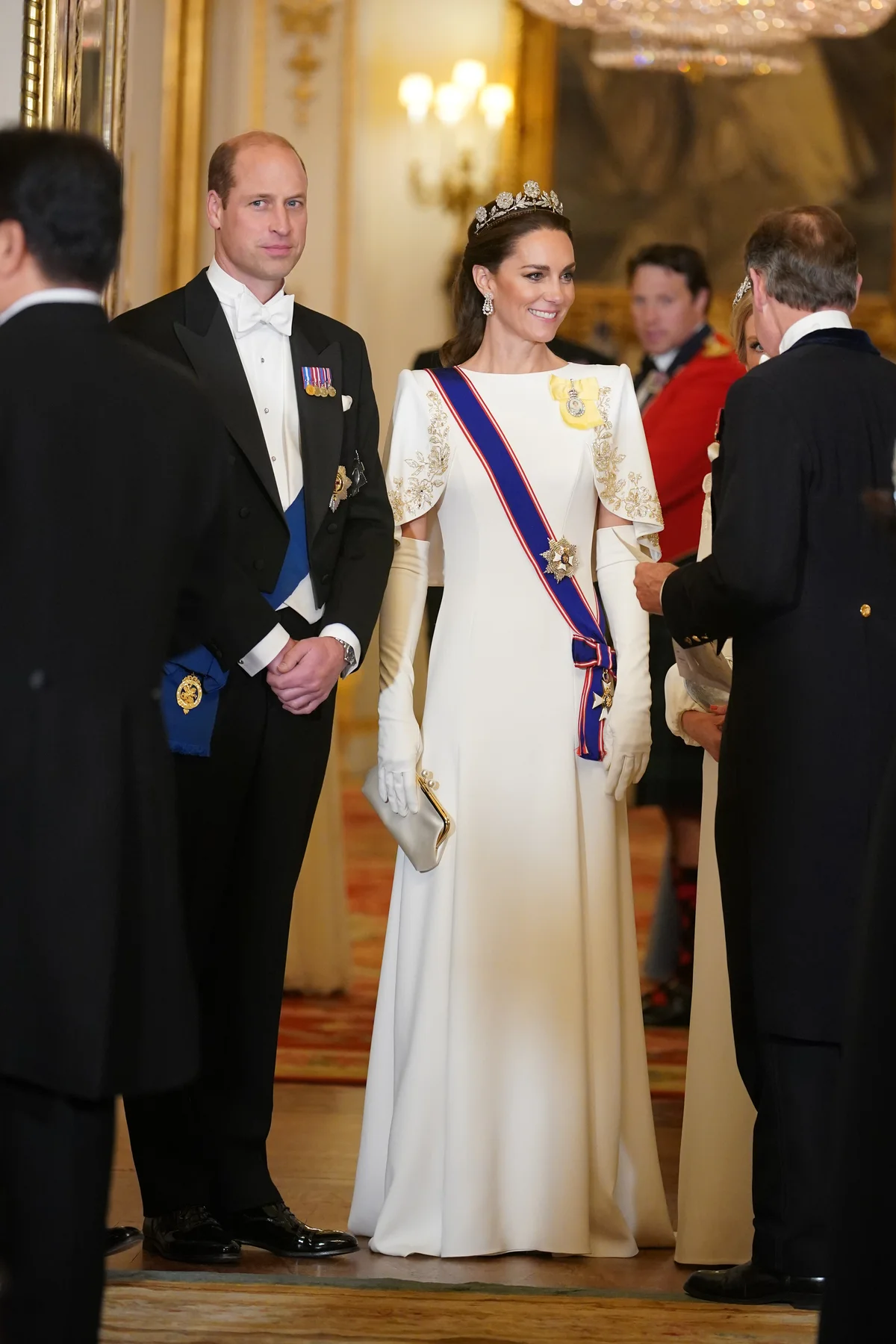 キャサリン皇太子妃、ストライプ柄ジャケッの画像_13