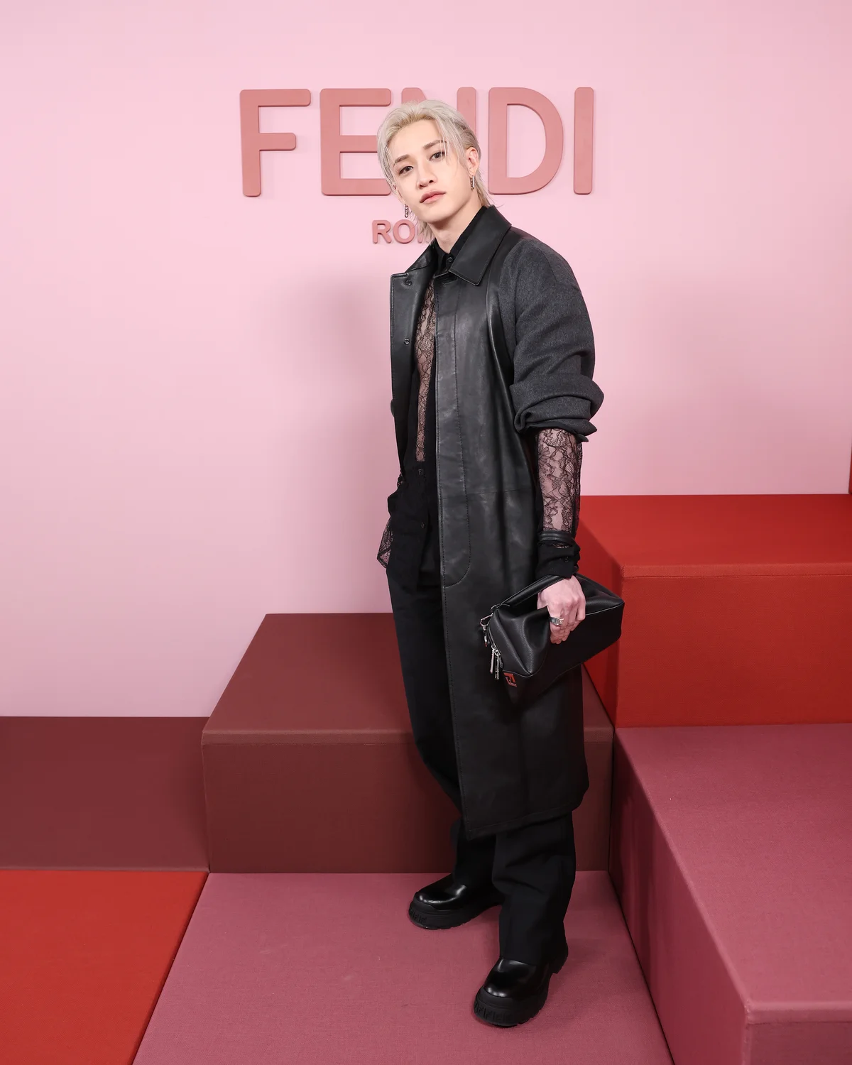 フェンディ2026年春夏コレクションに来場したStray Kidsのバンチャン