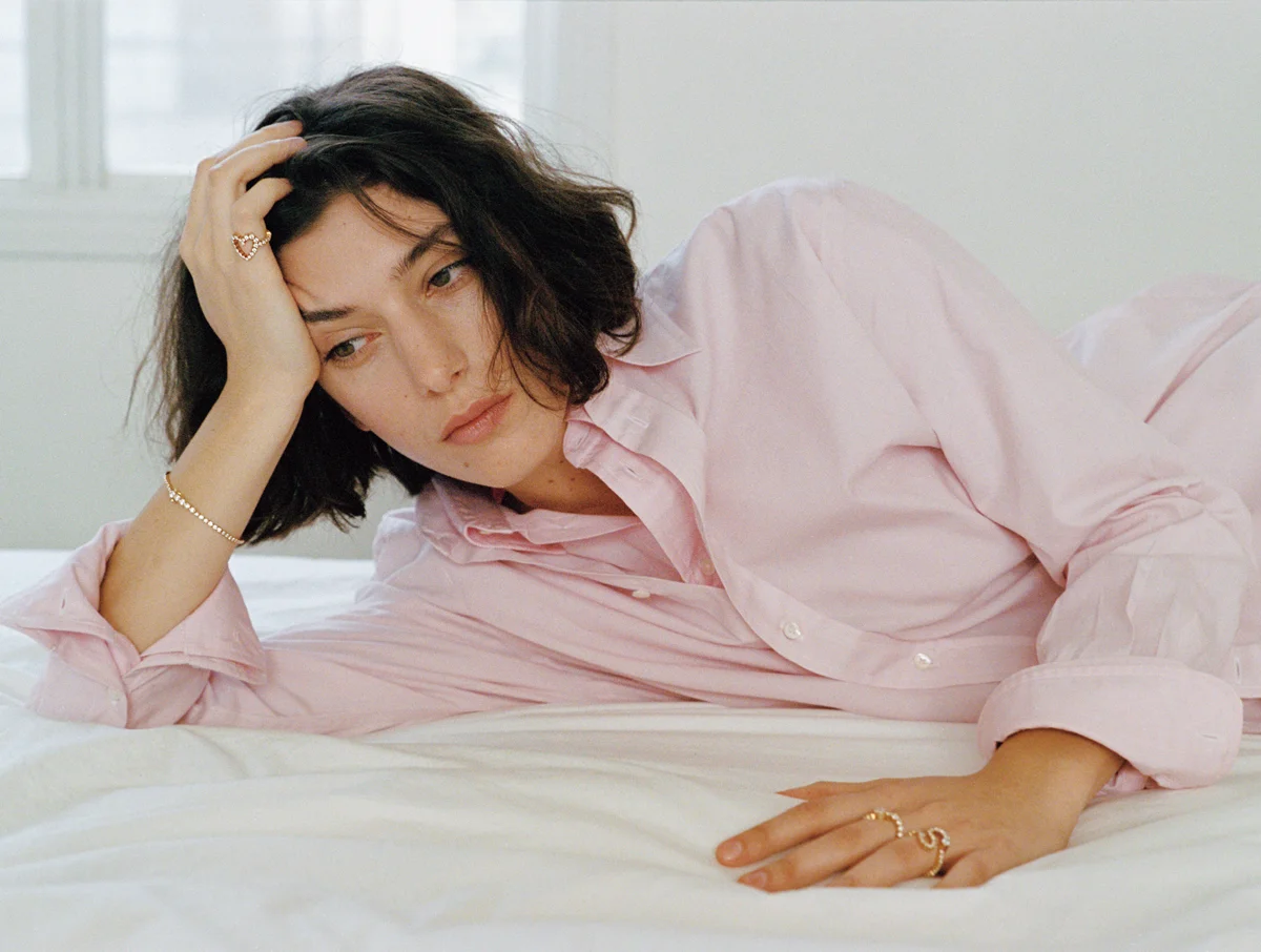 ソフィ ビル ブラーエのリングを着用したモデル